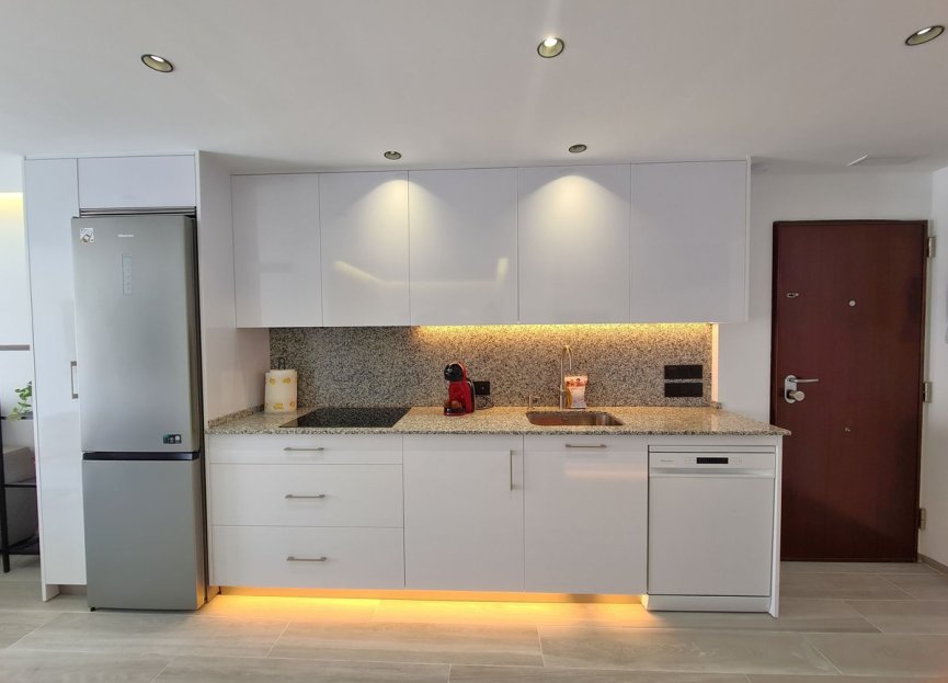 Resale - Apartment - Top Floor Apartment - Estepona - Estepona Centro