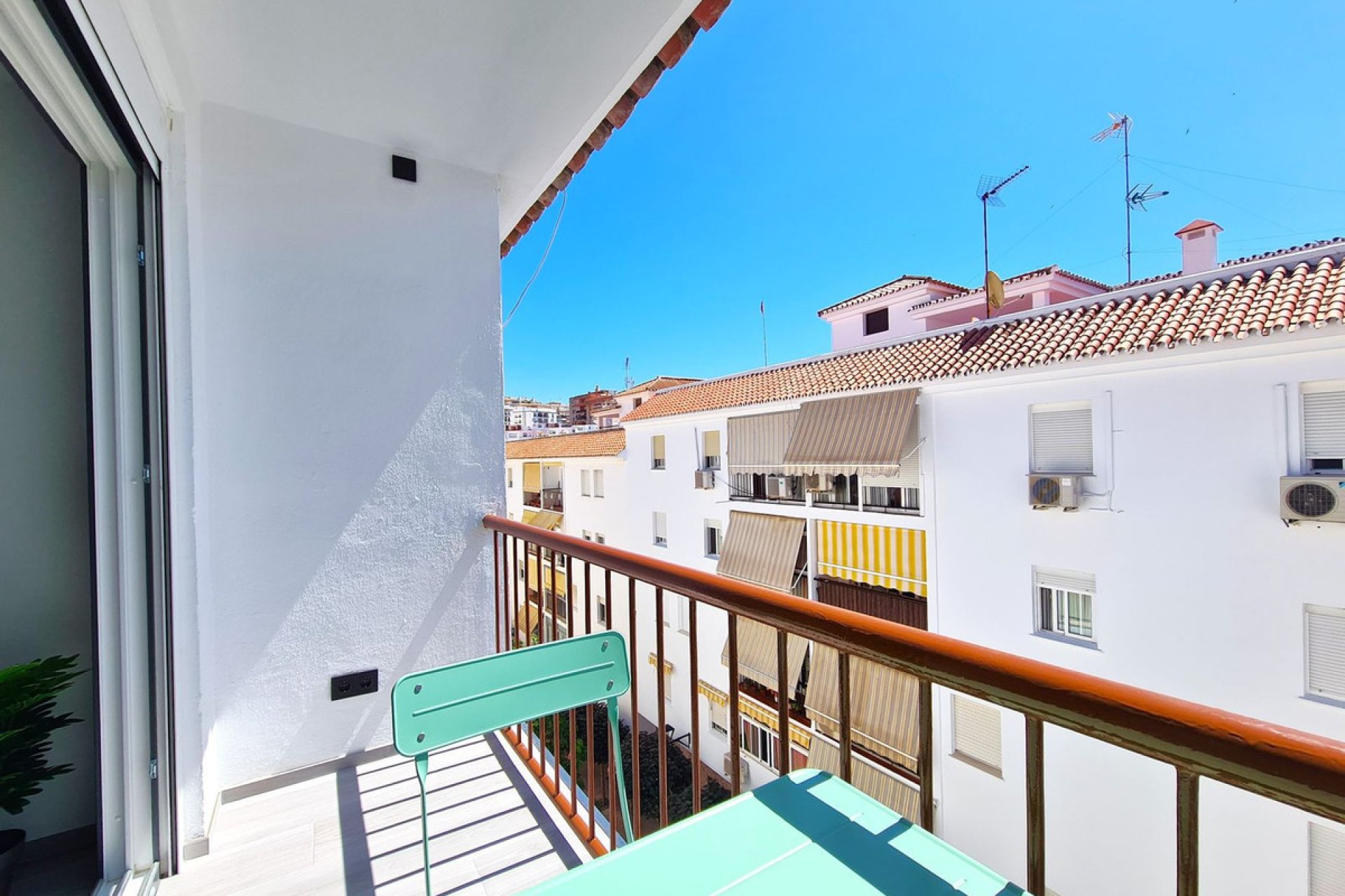 Resale - Apartment - Top Floor Apartment - Estepona - Estepona Centro