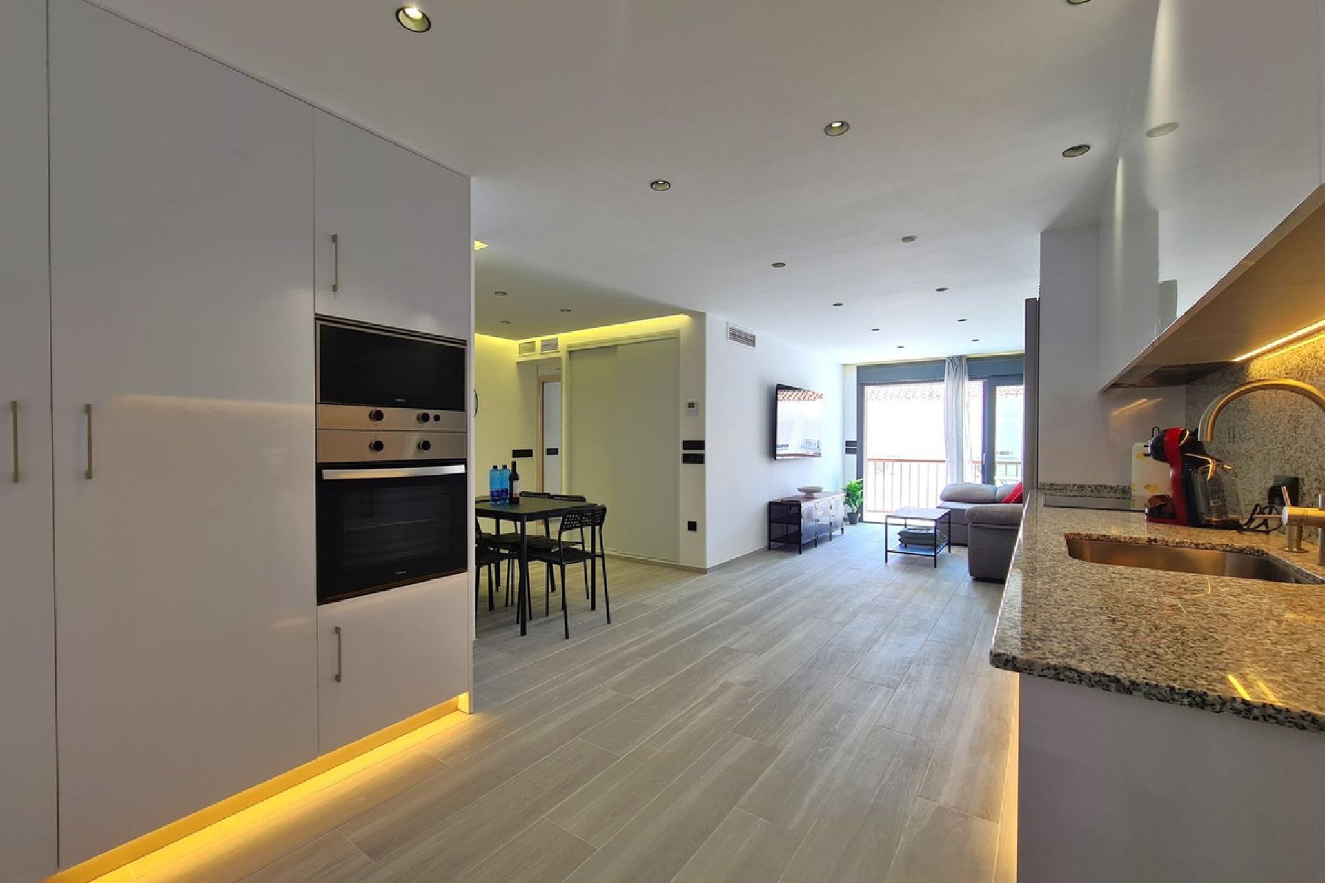 Resale - Apartment - Top Floor Apartment - Estepona - Estepona Centro