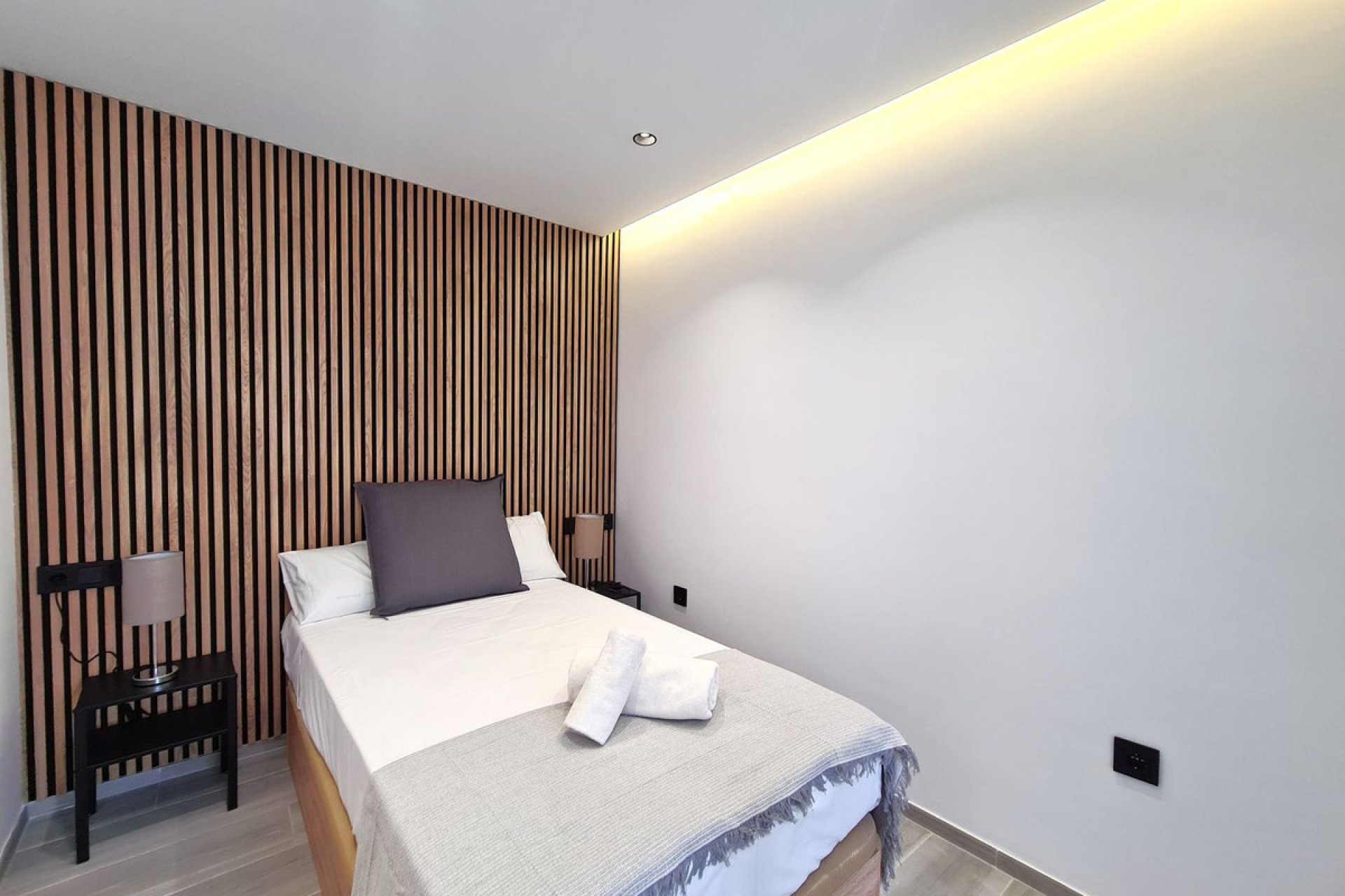 Resale - Apartment - Top Floor Apartment - Estepona - Estepona Centro