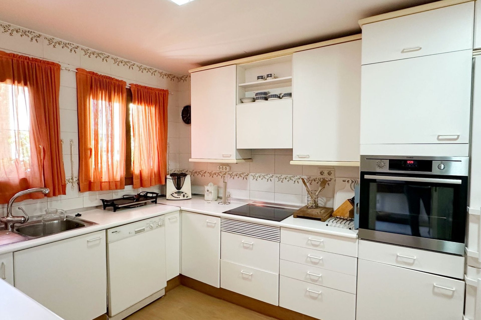 Resale - Apartment - Top Floor Apartment - Estepona - New Golden Mile