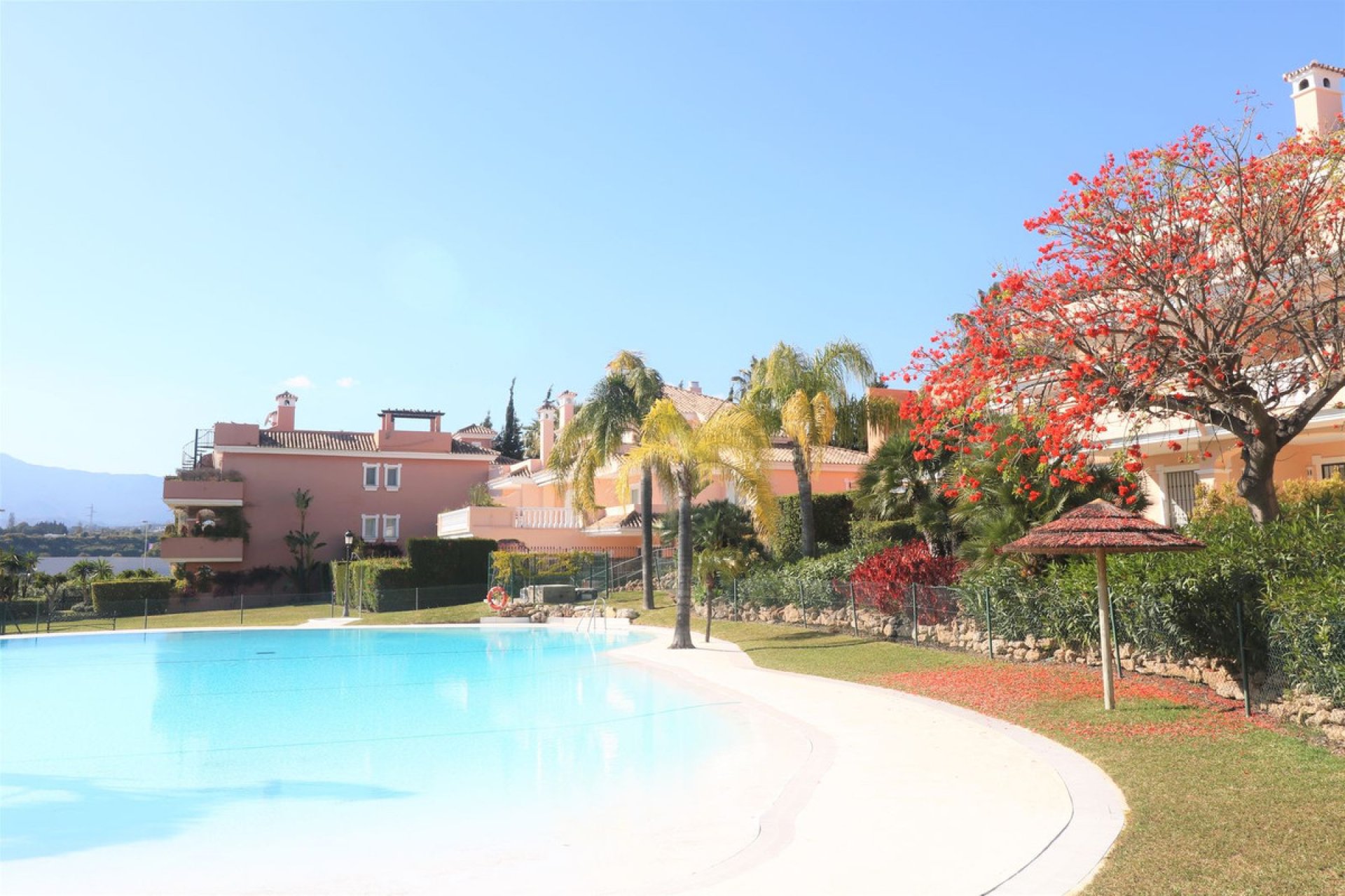 Resale - Apartment - Top Floor Apartment - Estepona - New Golden Mile