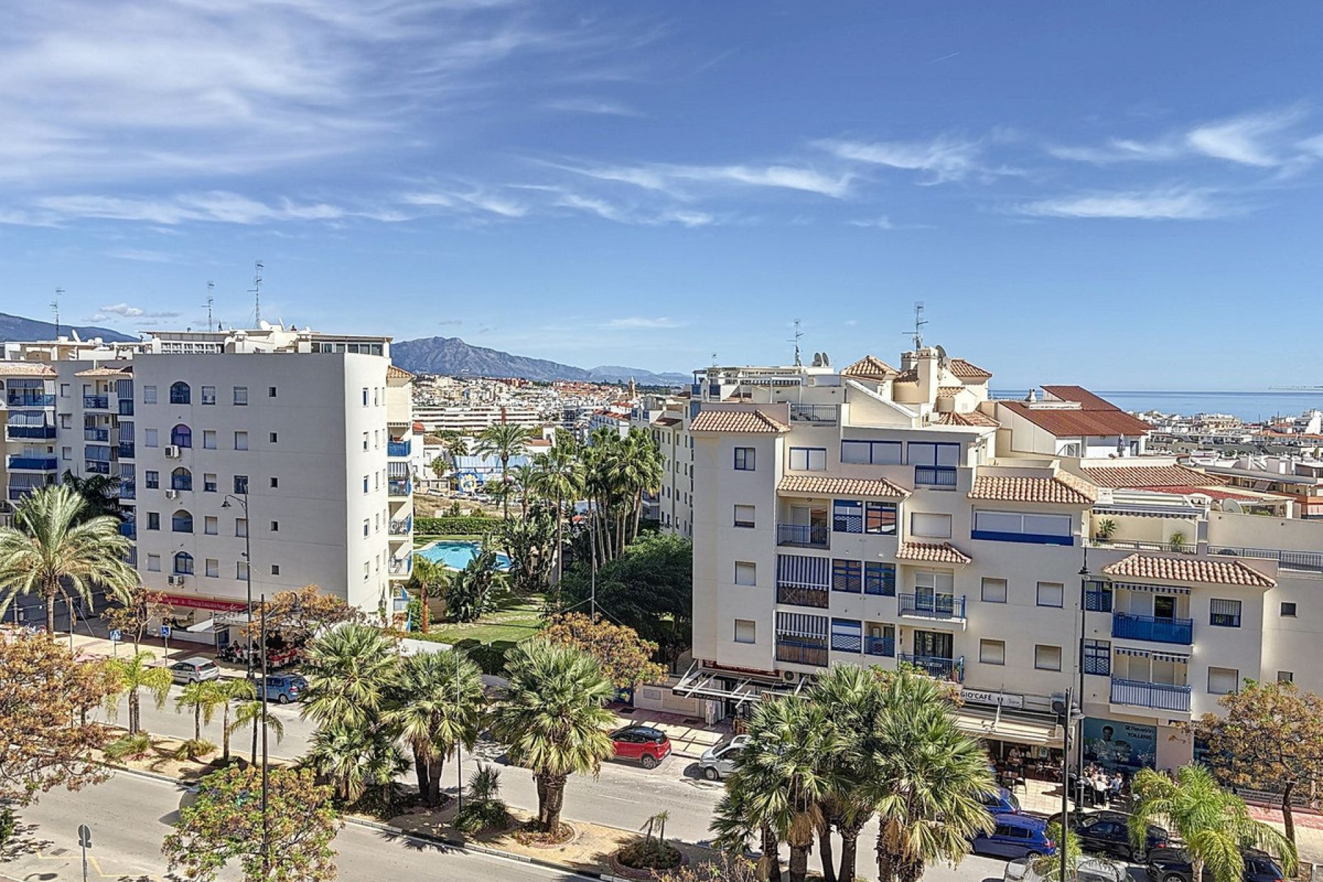 Resale - Apartment - Top Floor Apartment - Estepona