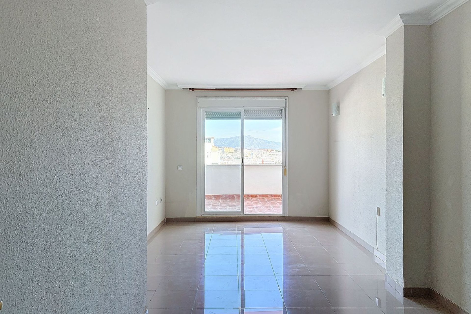 Resale - Apartment - Top Floor Apartment - Estepona