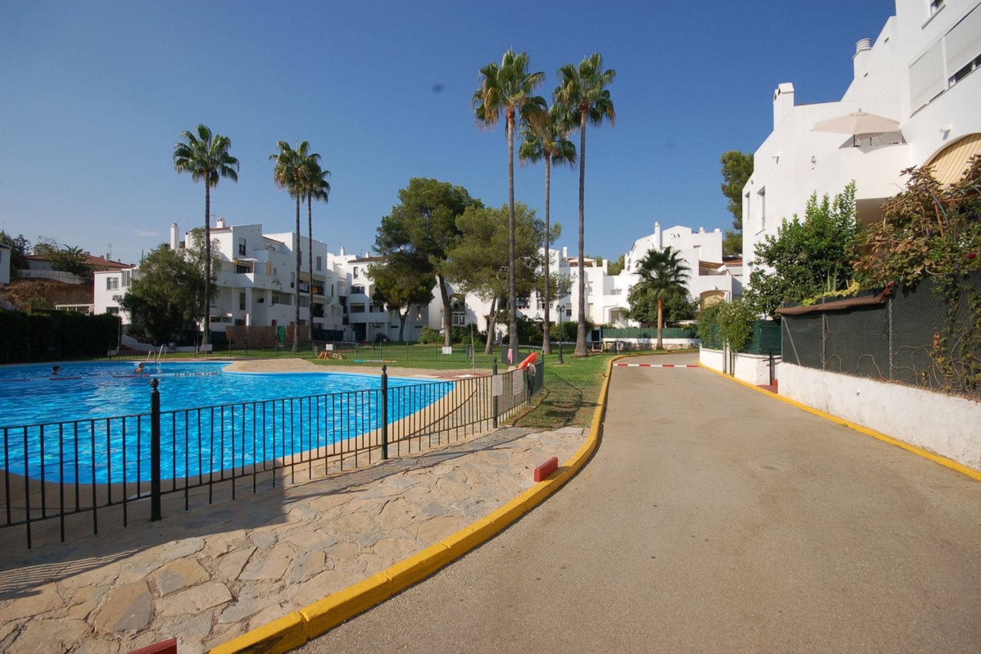 Resale - Apartment - Top Floor Apartment - Marbella - Elviria