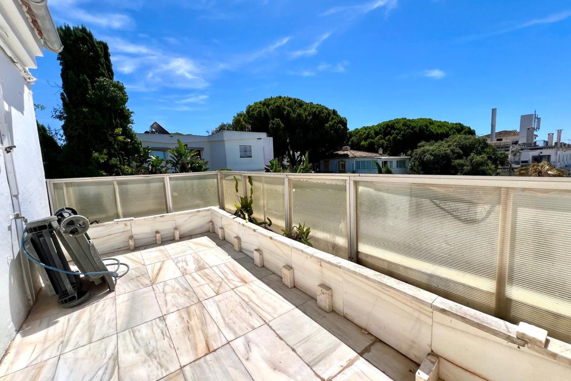 Resale - Apartment - Top Floor Apartment - Marbella - Elviria