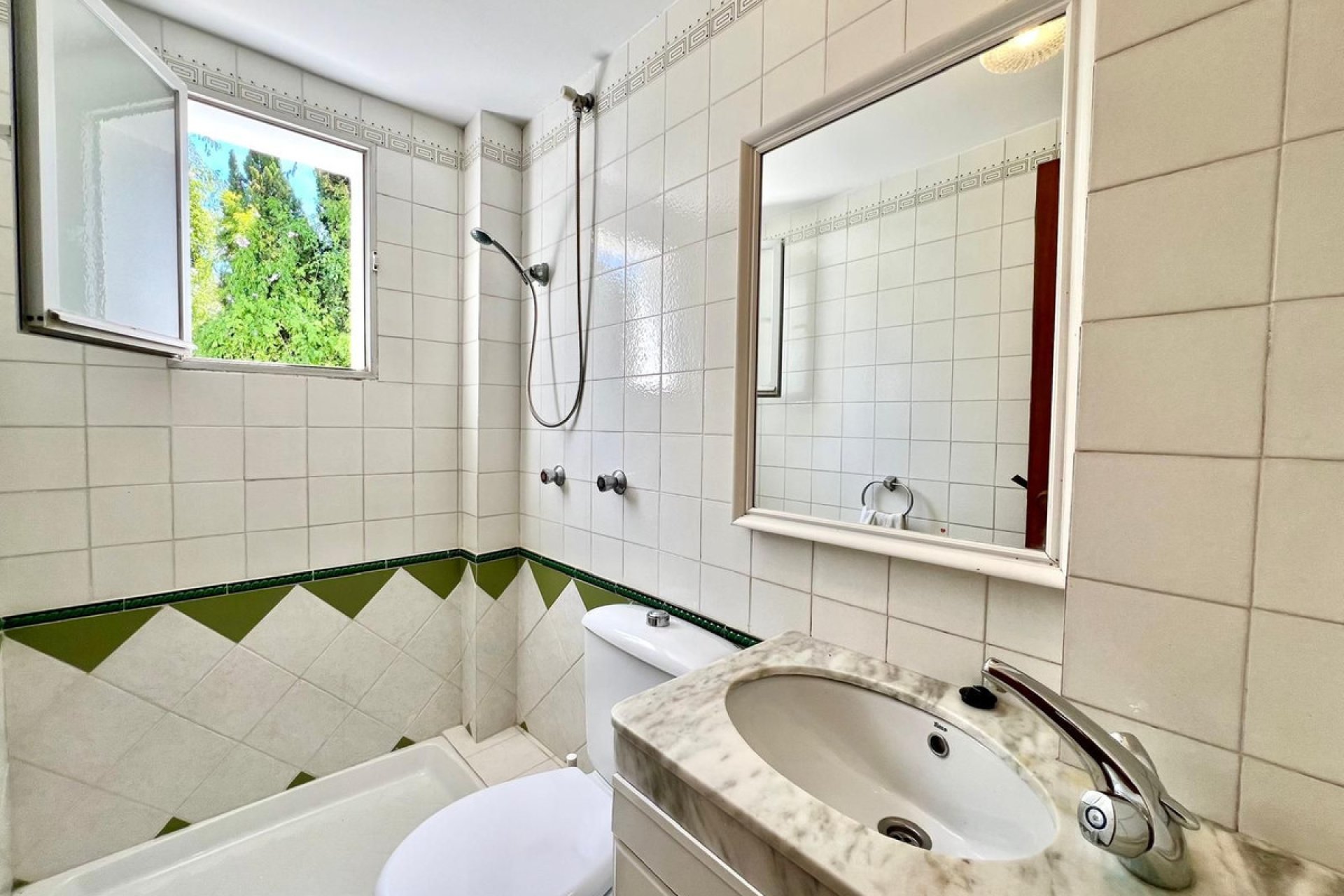 Resale - Apartment - Top Floor Apartment - Marbella - Elviria