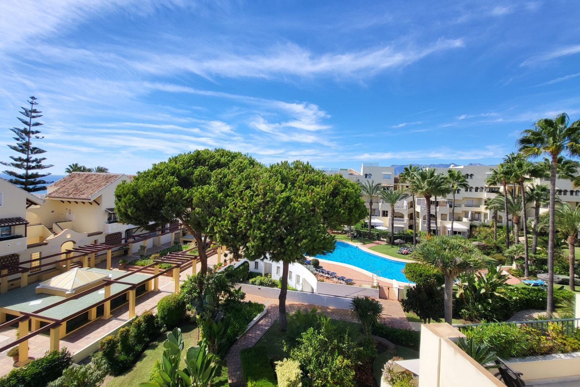 Resale - Apartment - Top Floor Apartment - Marbella - Elviria