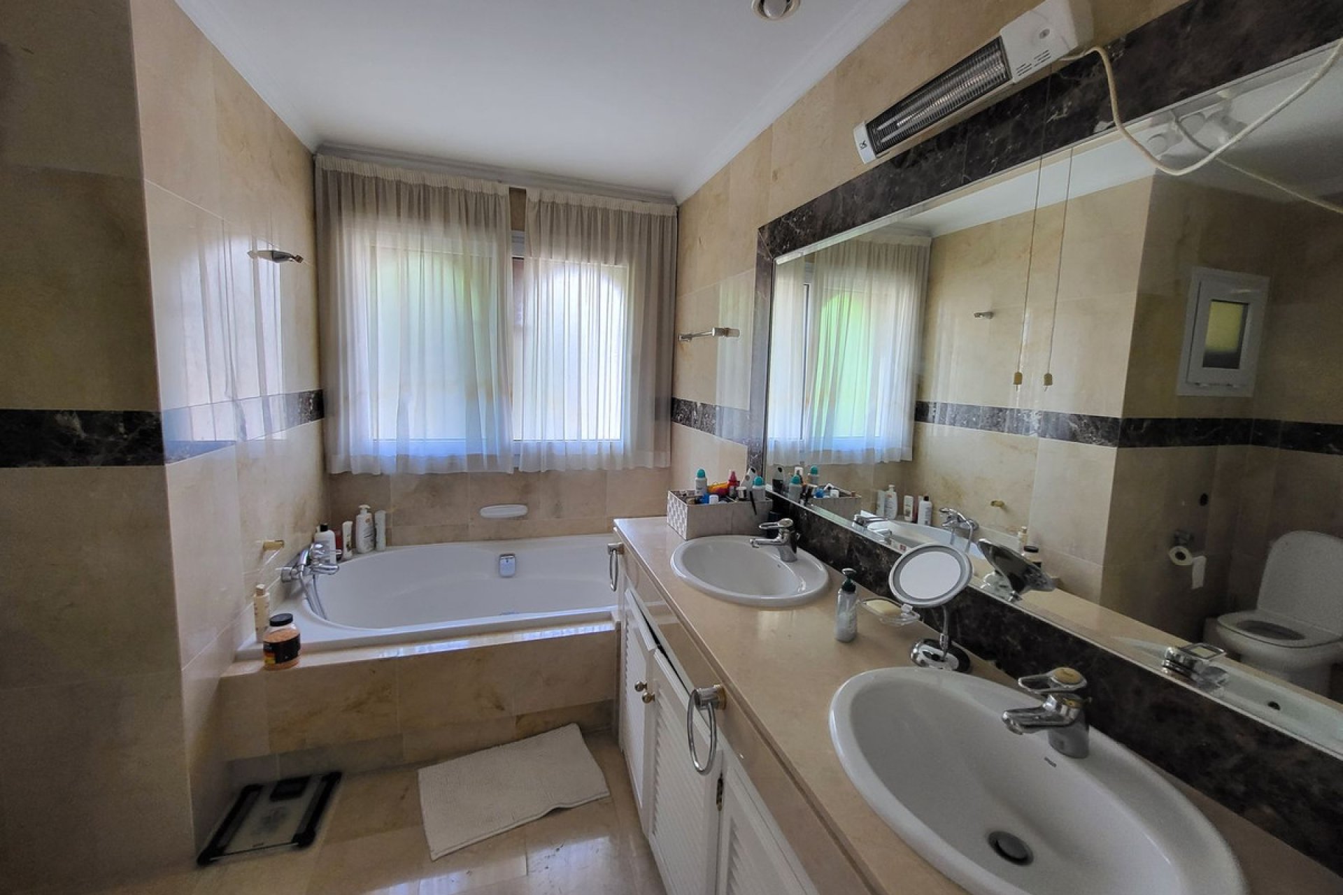 Resale - Apartment - Top Floor Apartment - Marbella - Elviria