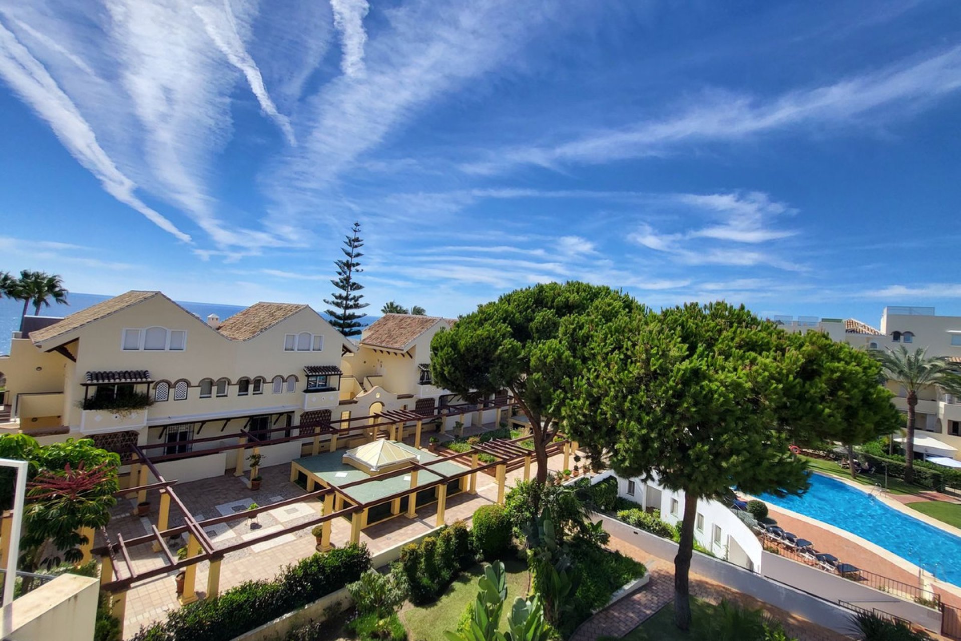 Resale - Apartment - Top Floor Apartment - Marbella - Elviria