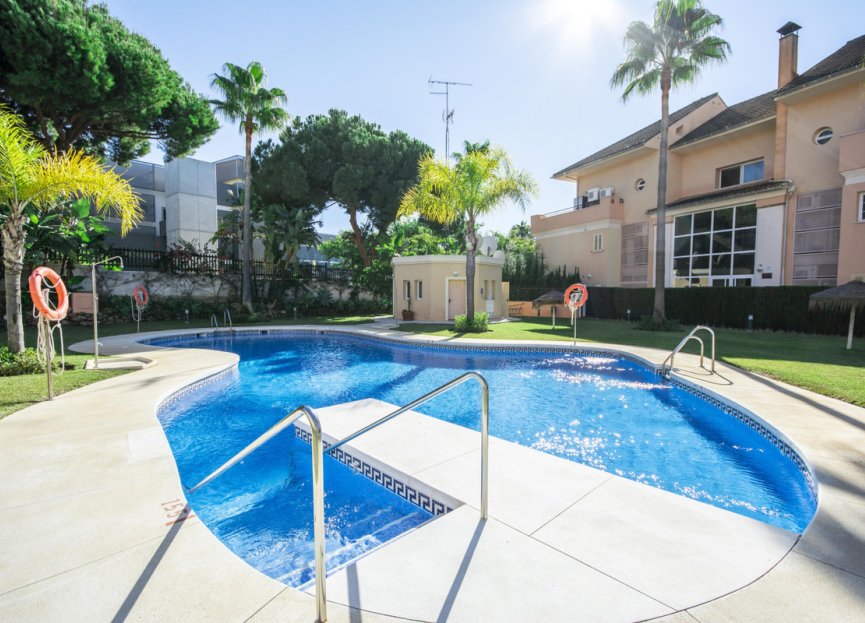 Resale - Apartment - Top Floor Apartment - Marbella - Elviria