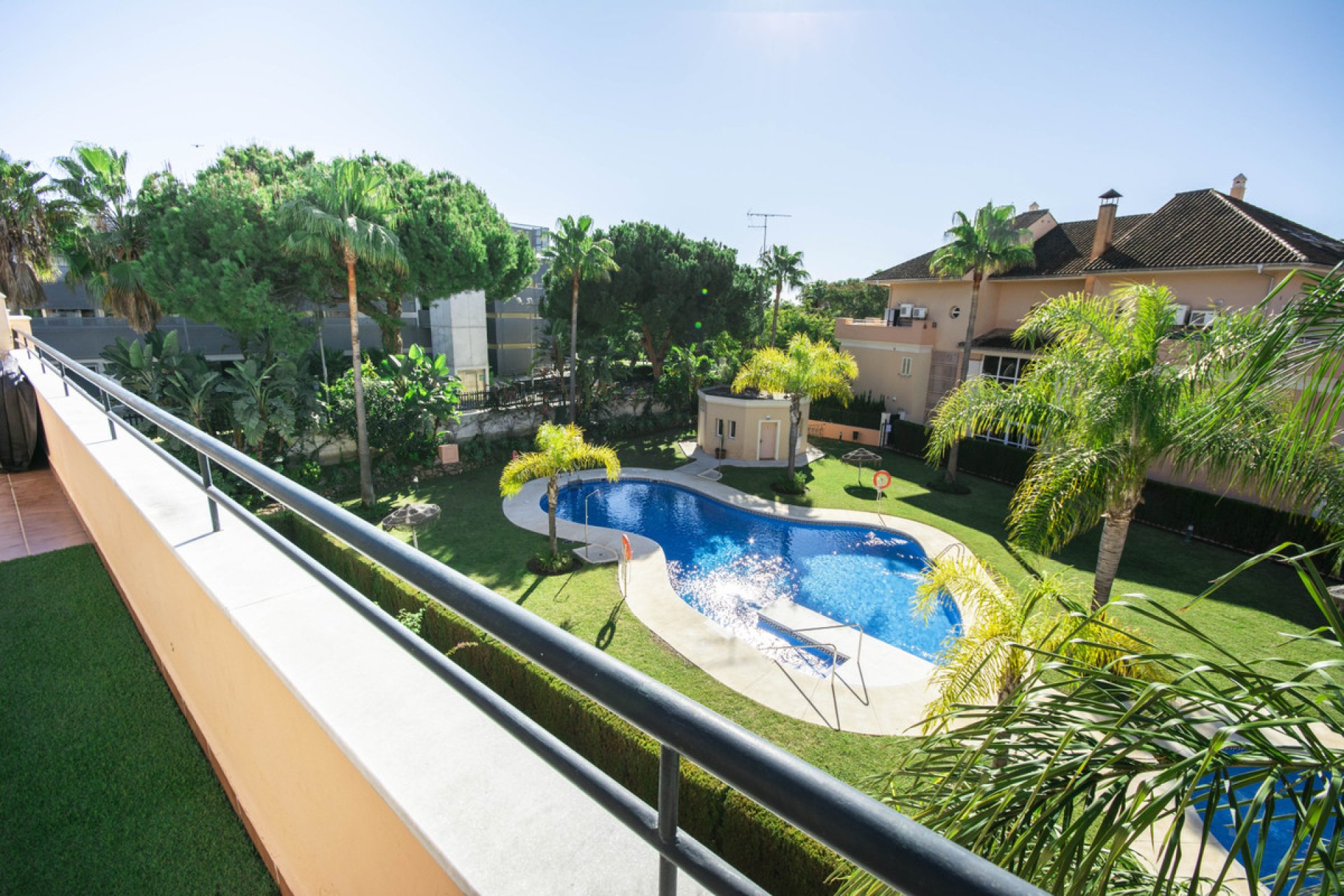 Resale - Apartment - Top Floor Apartment - Marbella - Elviria