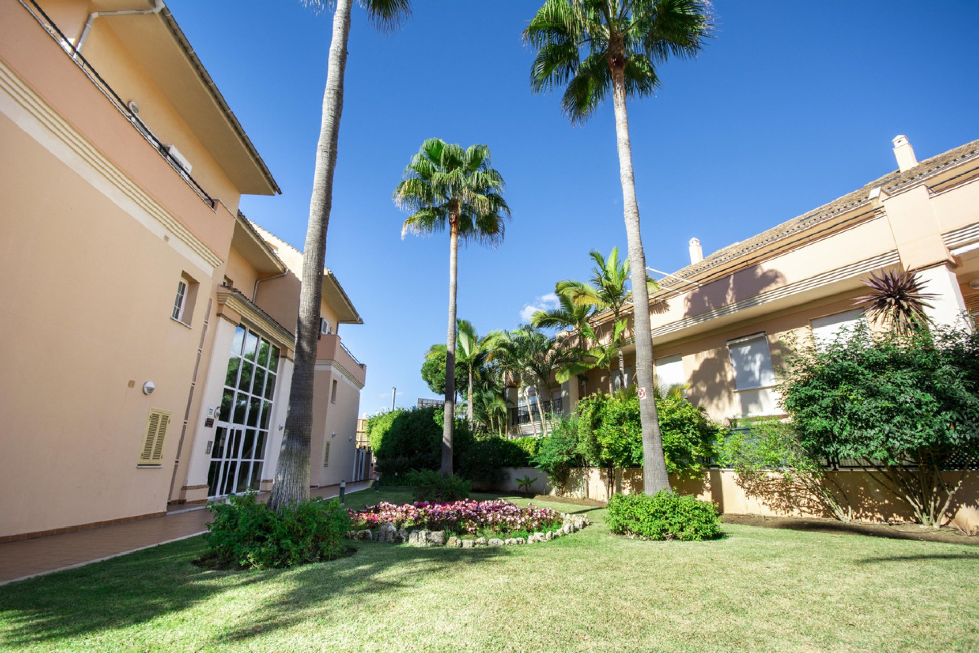 Resale - Apartment - Top Floor Apartment - Marbella - Elviria