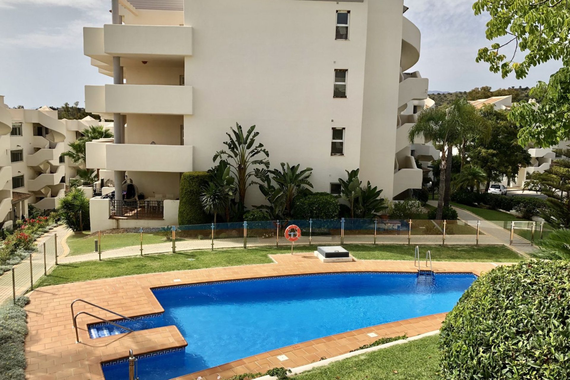 Resale - Apartment - Top Floor Apartment - Marbella - Elviria