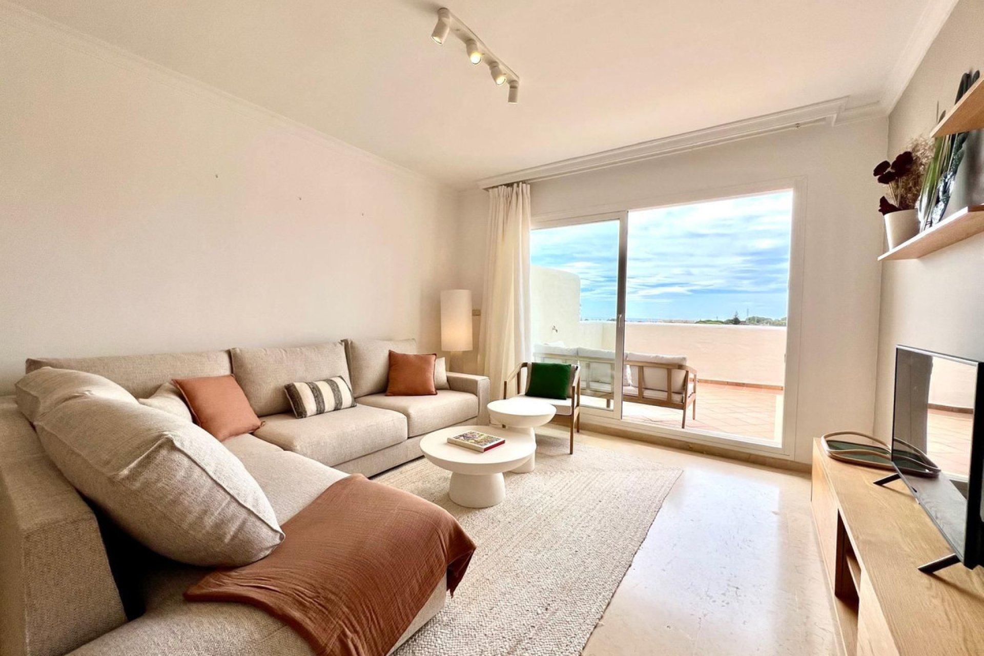 Resale - Apartment - Top Floor Apartment - Marbella - Elviria