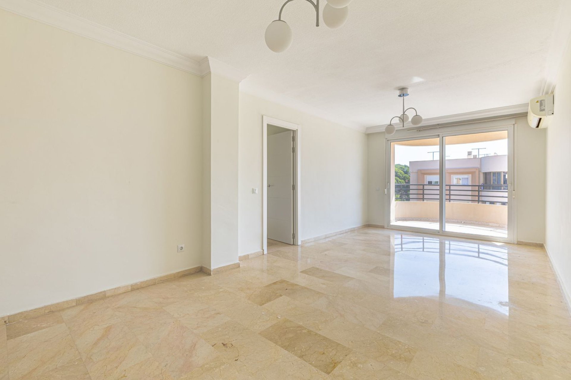 Resale - Apartment - Top Floor Apartment - Marbella - Marbella Centro