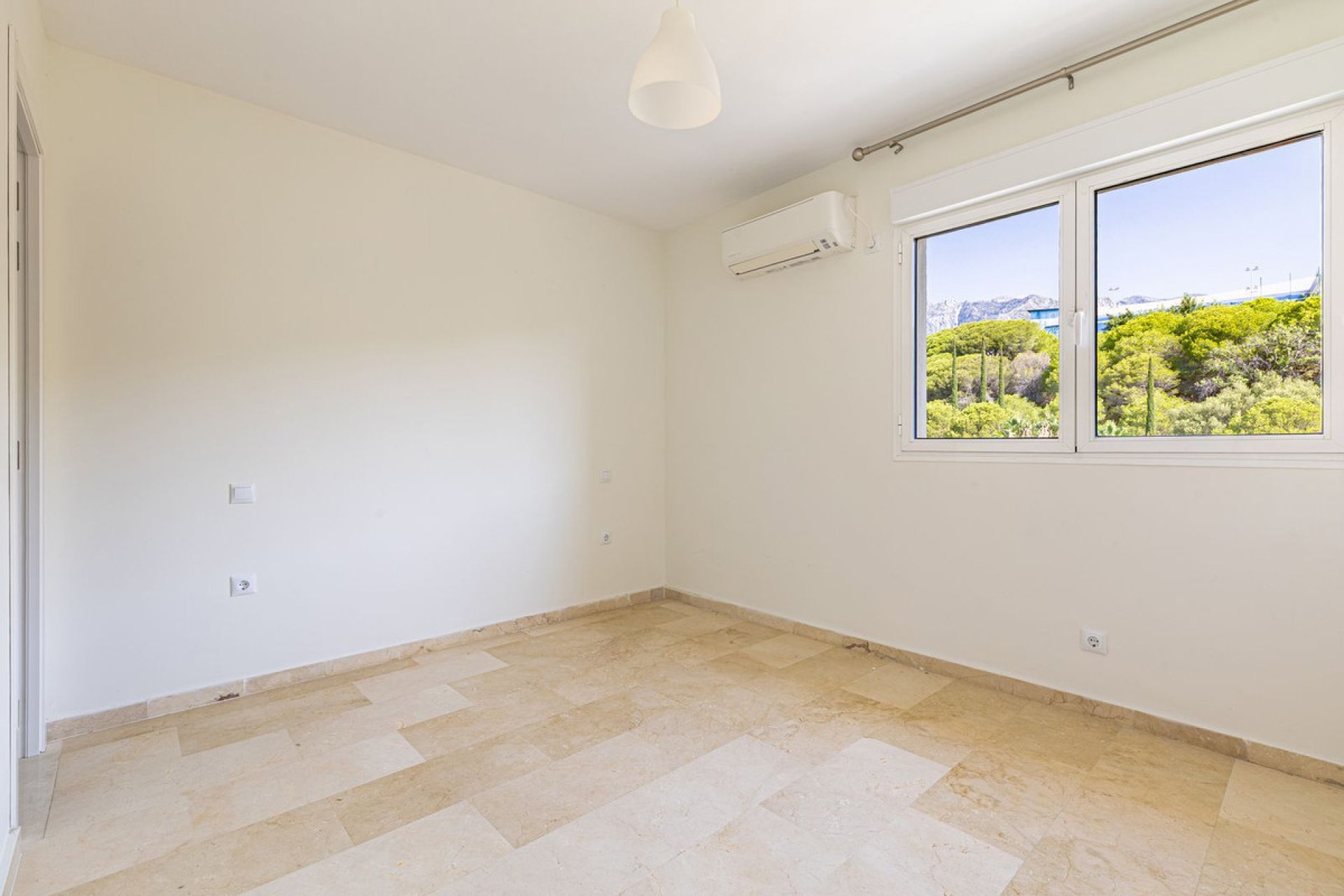 Resale - Apartment - Top Floor Apartment - Marbella - Marbella Centro