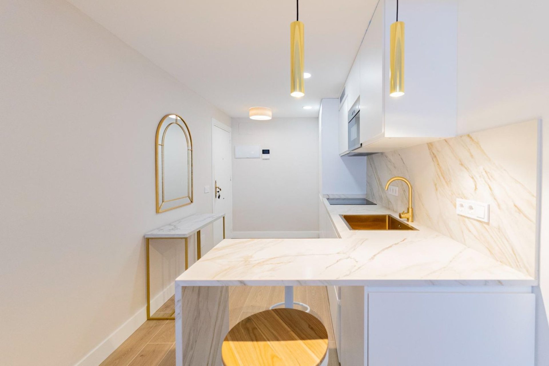 Resale - Apartment - Top Floor Apartment - Marbella - Marbella Centro