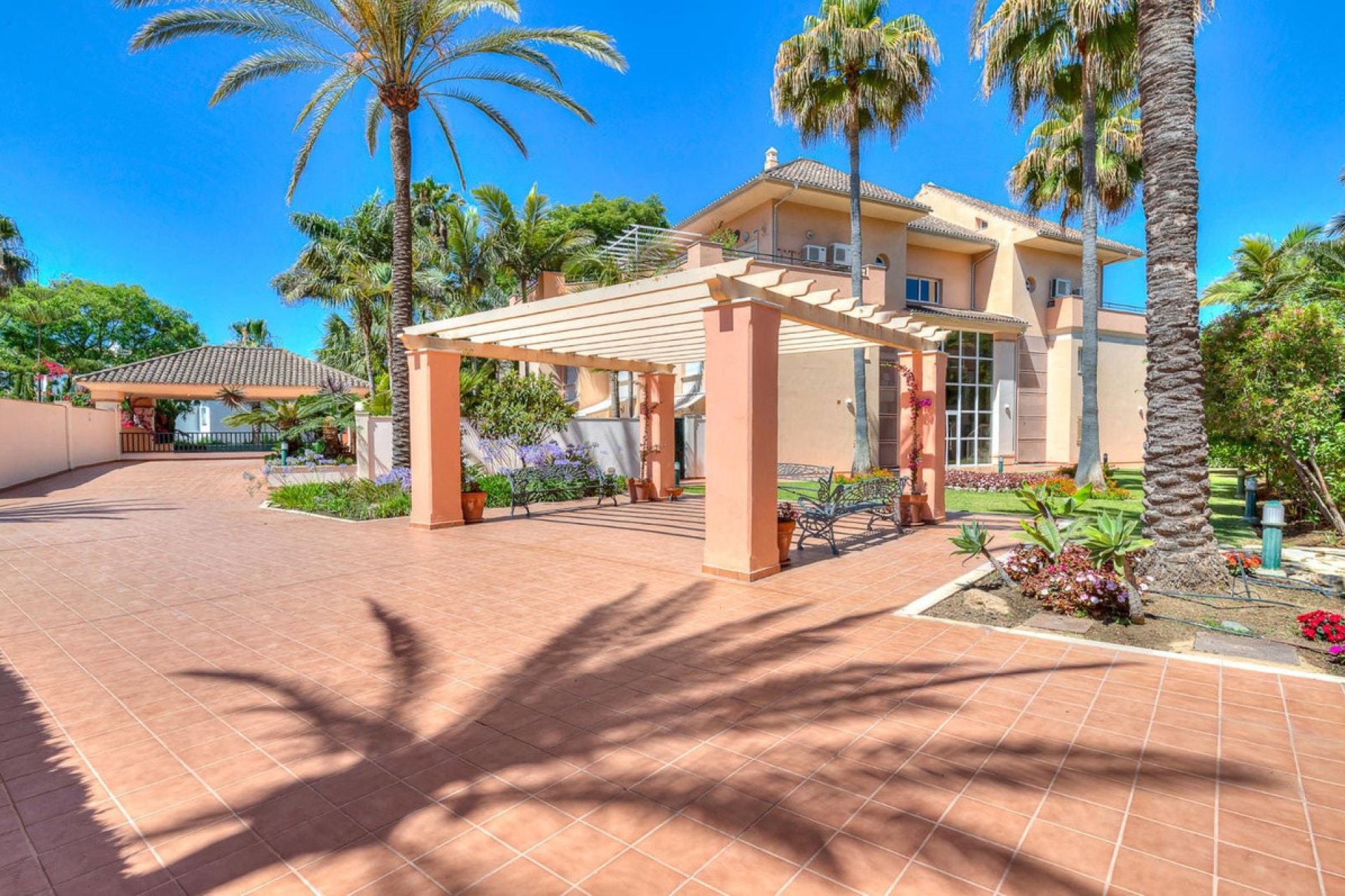 Resale - Apartment - Top Floor Apartment - Marbella - Marbella Centro