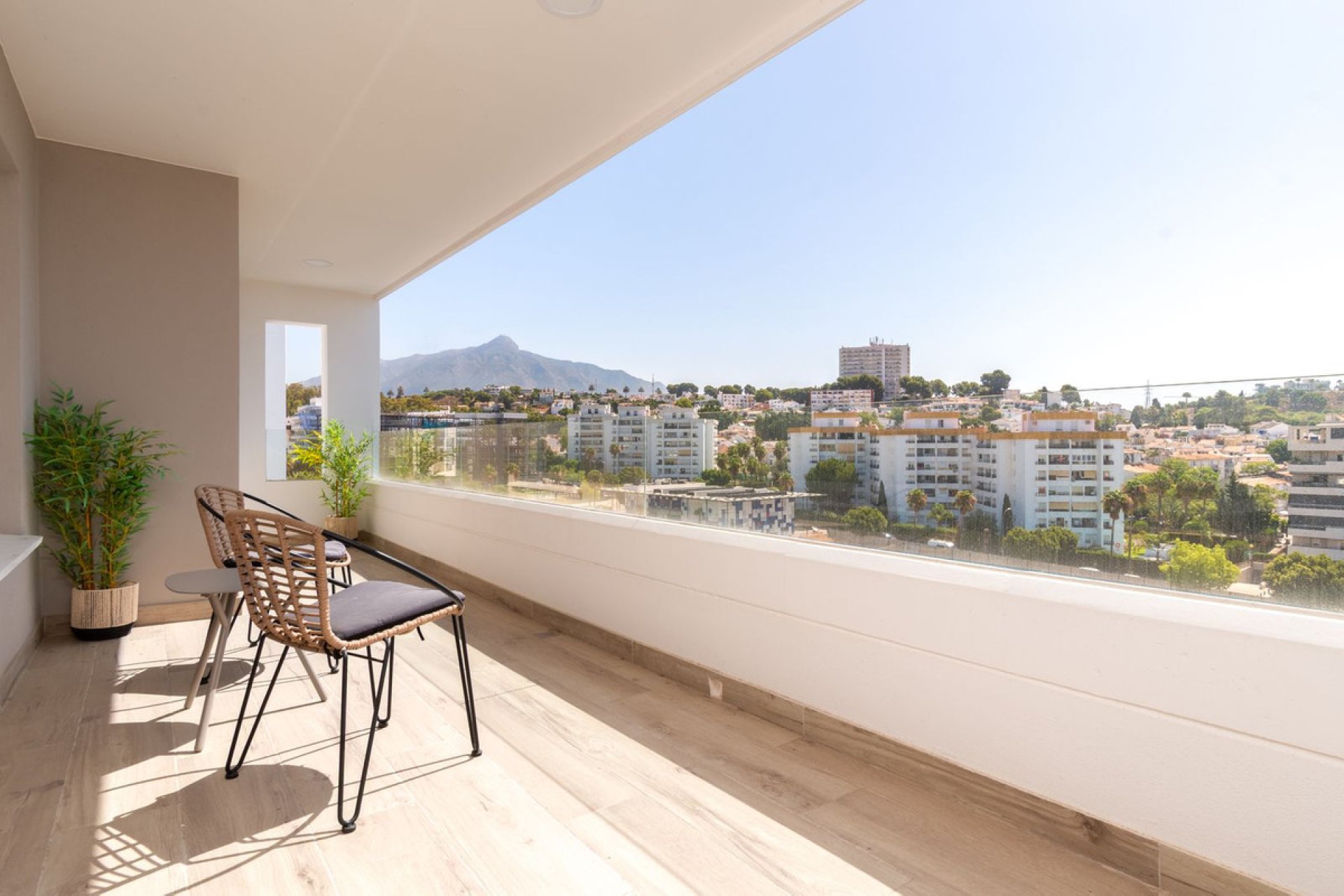 Resale - Apartment - Top Floor Apartment - Marbella - Nueva Andalucia