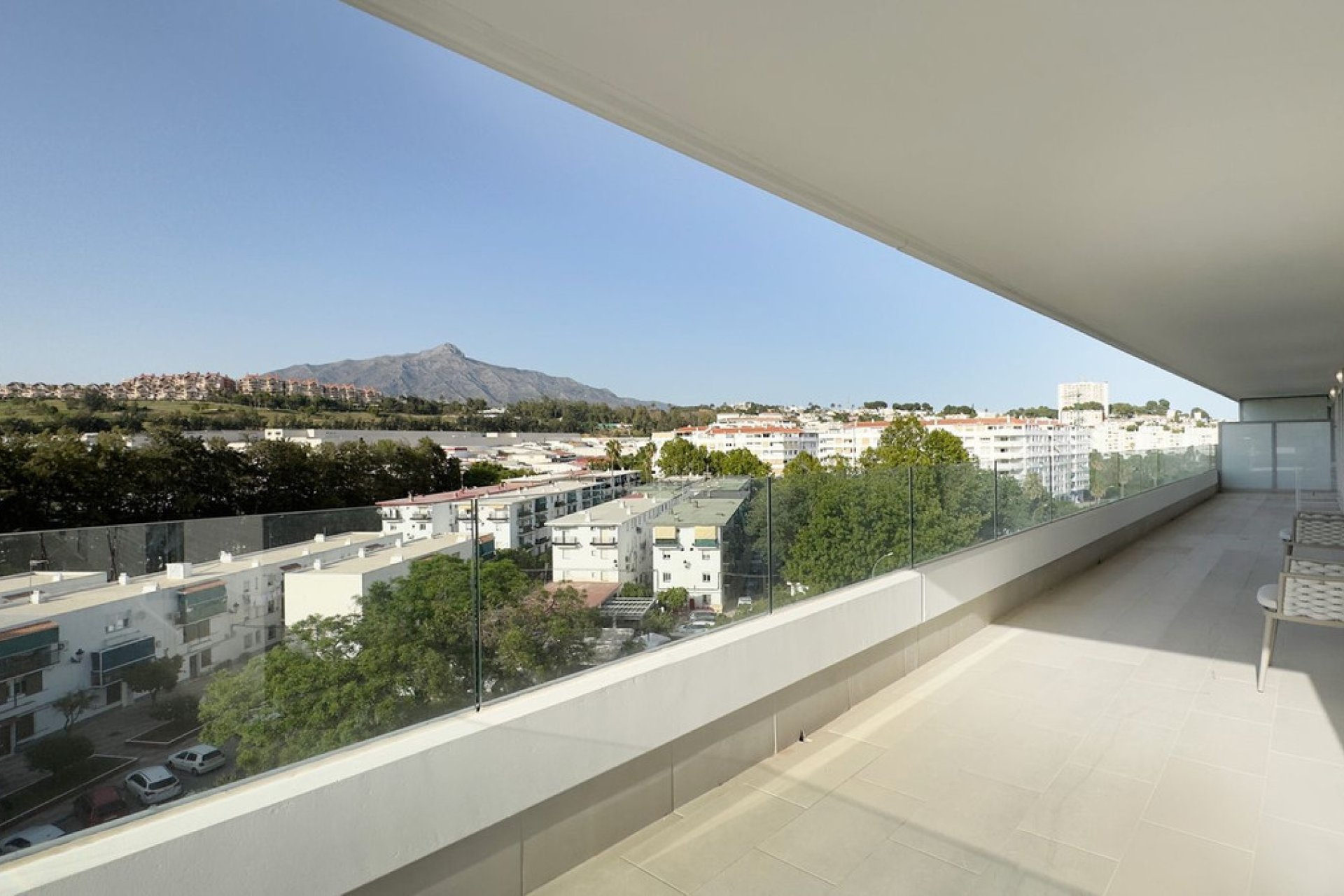 Resale - Apartment - Top Floor Apartment - Marbella - Nueva Andalucia