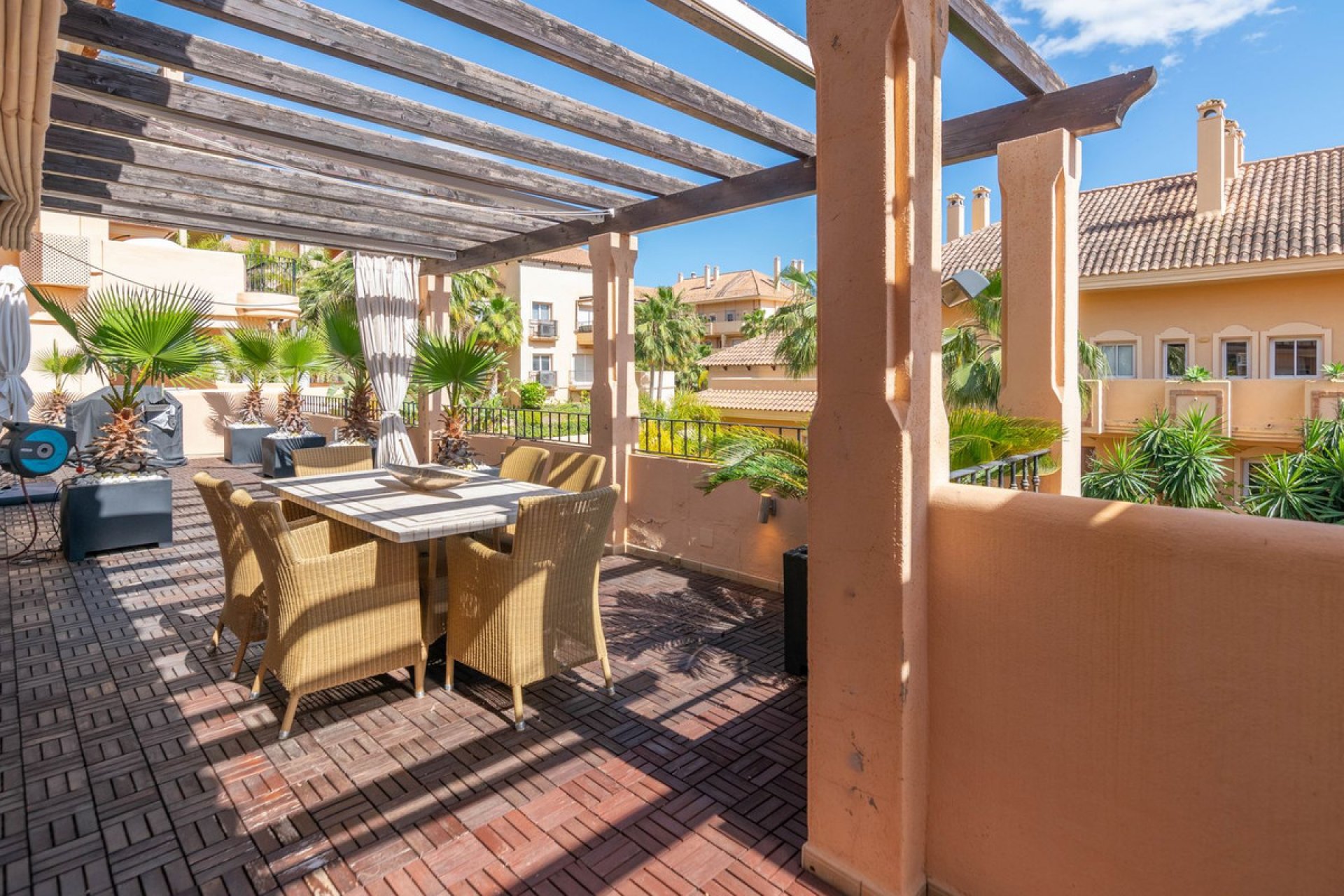 Resale - Apartment - Top Floor Apartment - Marbella - Nueva Andalucia