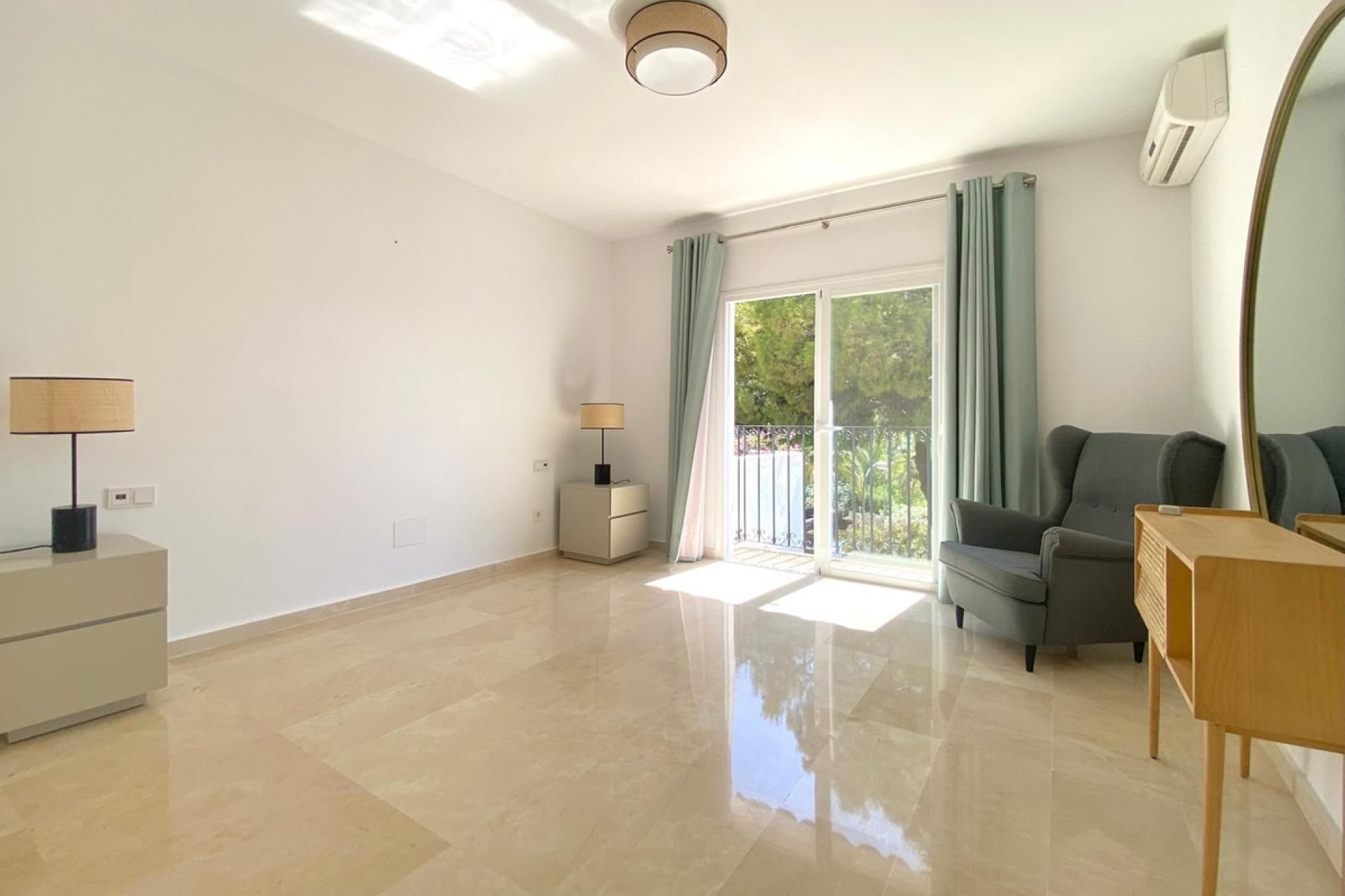 Resale - Apartment - Top Floor Apartment - Marbella - Nueva Andalucia