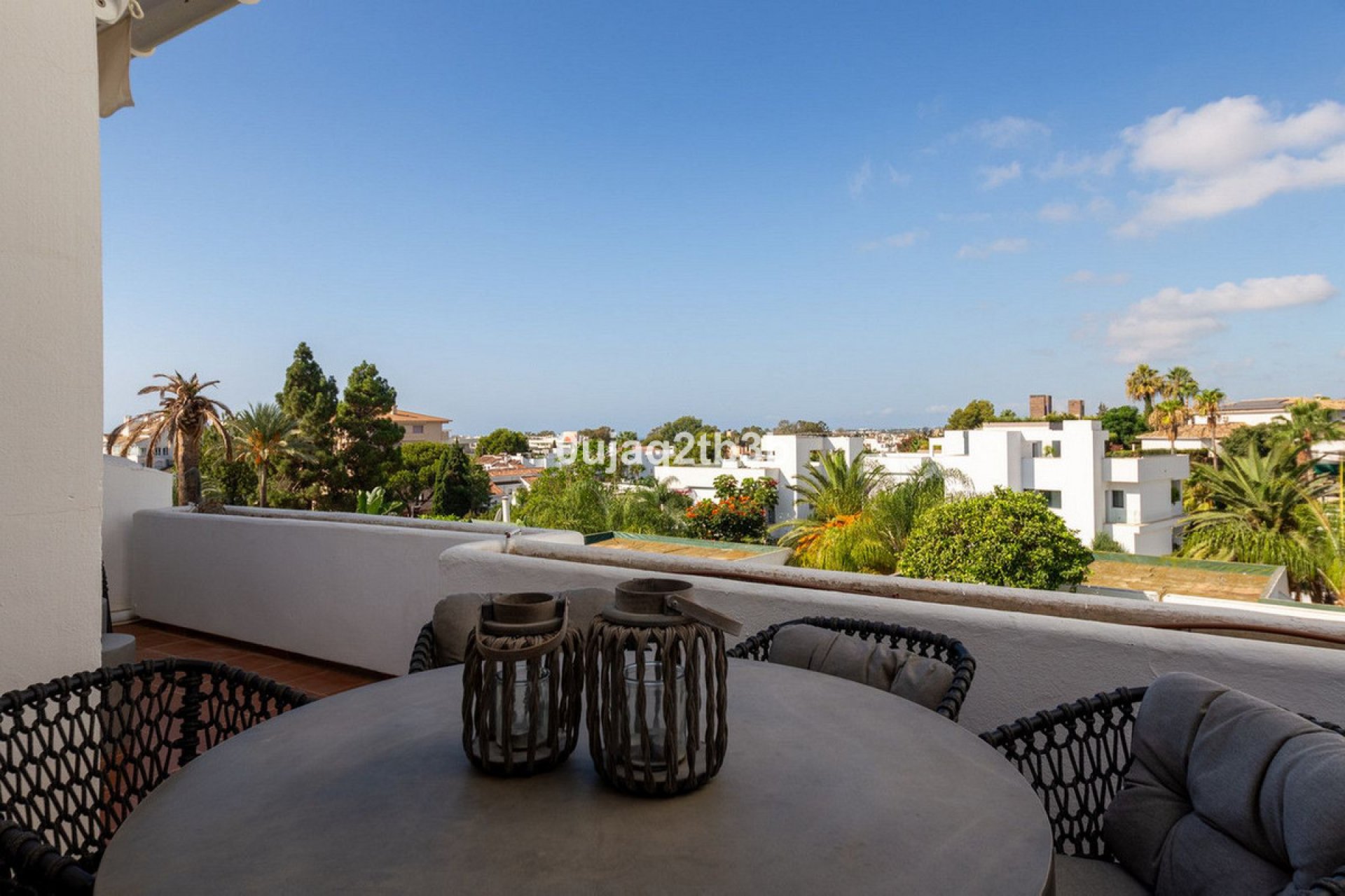 Resale - Apartment - Top Floor Apartment - Marbella - Nueva Andalucia