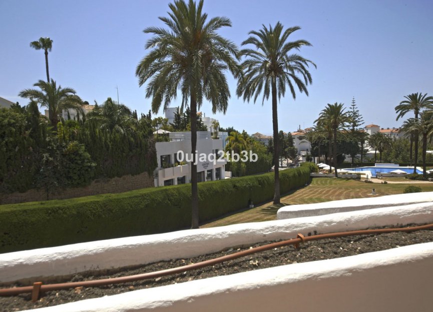 Resale - Apartment - Top Floor Apartment - Marbella - Nueva Andalucia