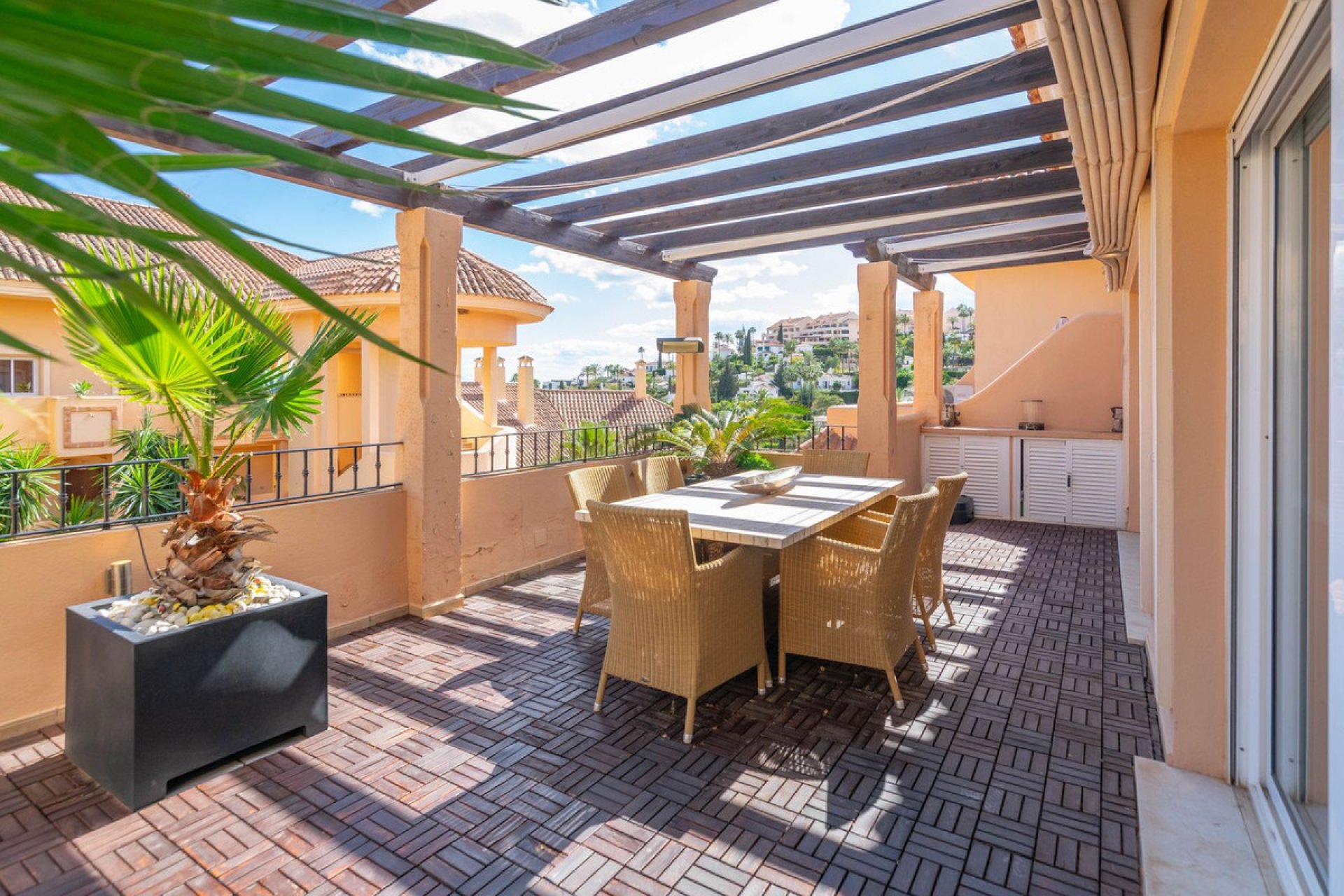 Resale - Apartment - Top Floor Apartment - Marbella - Nueva Andalucia