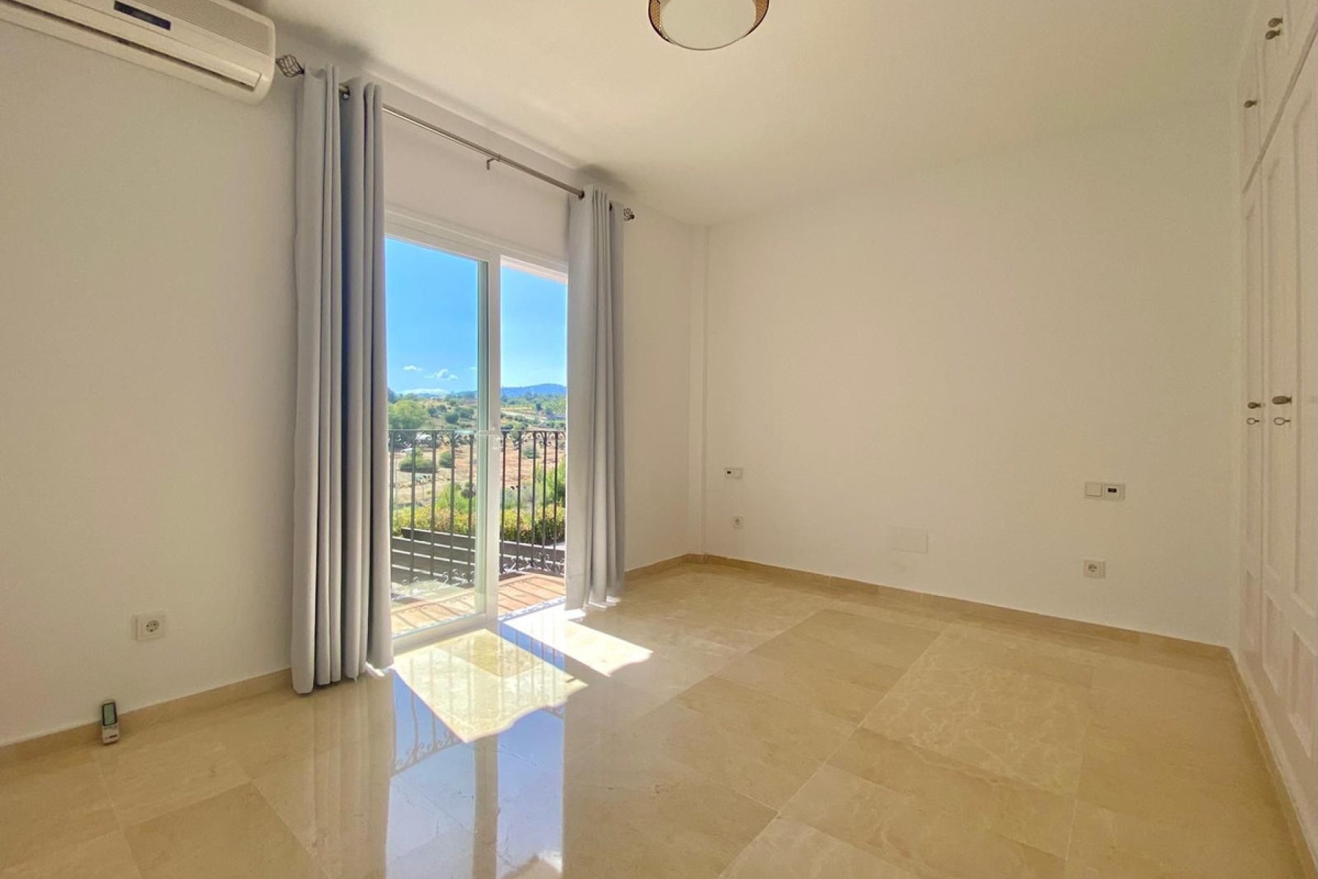 Resale - Apartment - Top Floor Apartment - Marbella - Nueva Andalucia