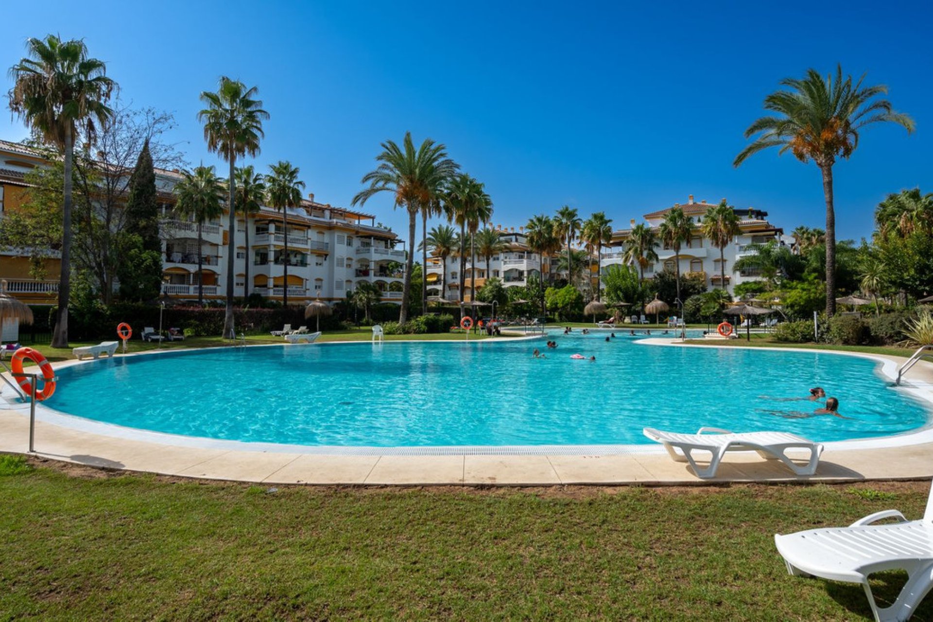 Resale - Apartment - Top Floor Apartment - Marbella - Nueva Andalucia