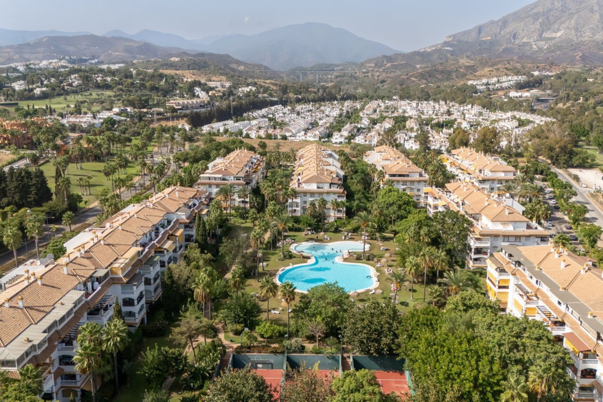 Resale - Apartment - Top Floor Apartment - Marbella - Nueva Andalucia