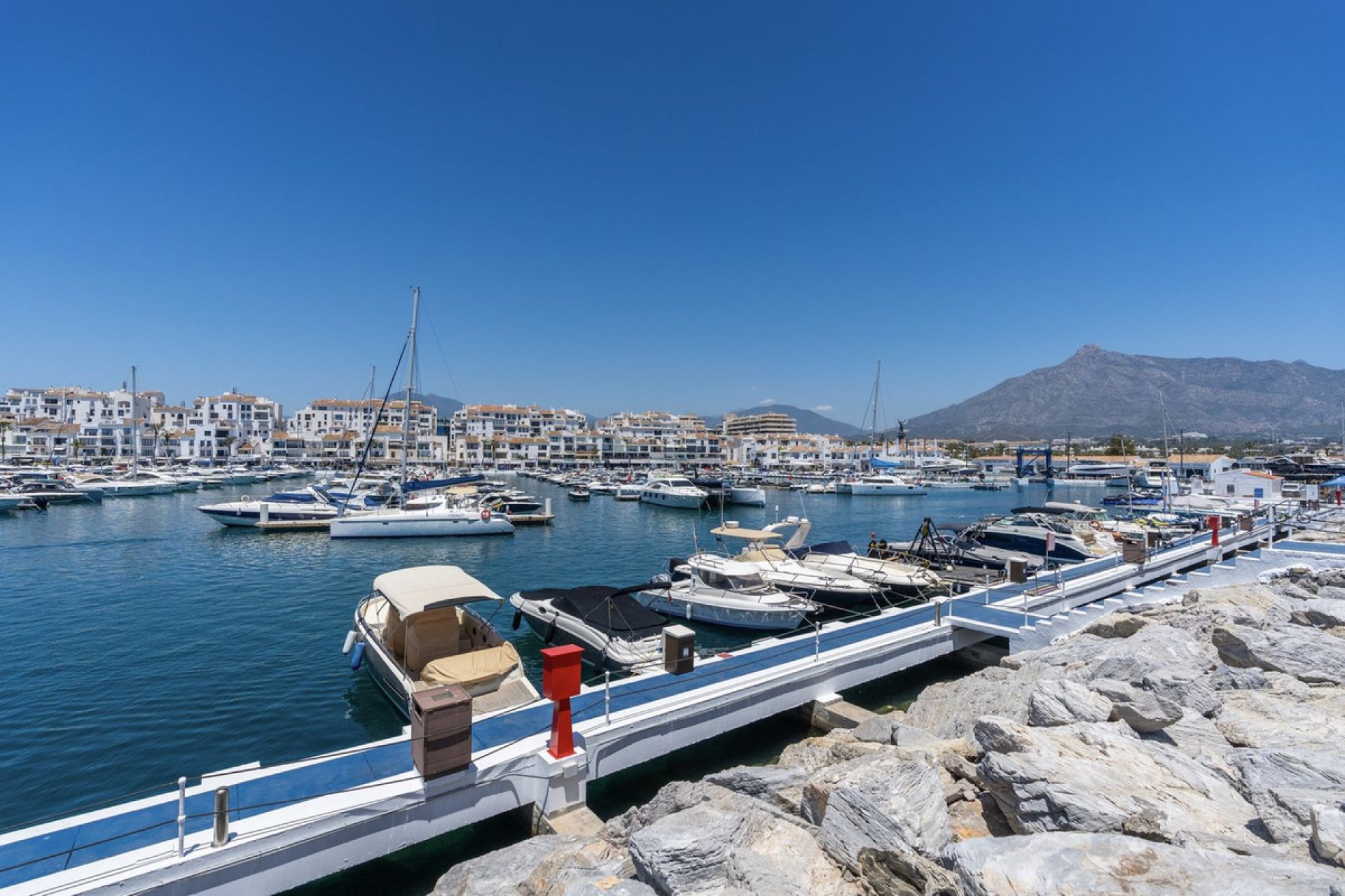 Resale - Apartment - Top Floor Apartment - Marbella - Puerto Banús