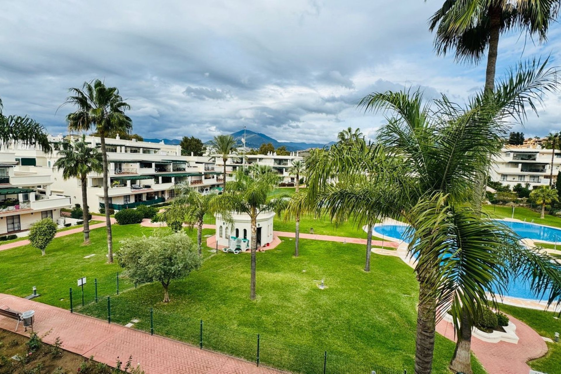 Resale - Apartment - Top Floor Apartment - Marbella - Puerto Banús