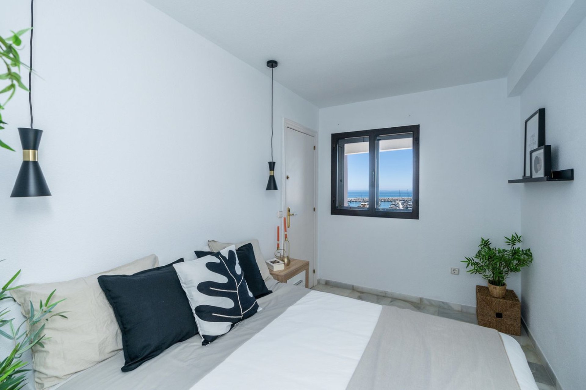 Resale - Apartment - Top Floor Apartment - Marbella - Puerto Banús