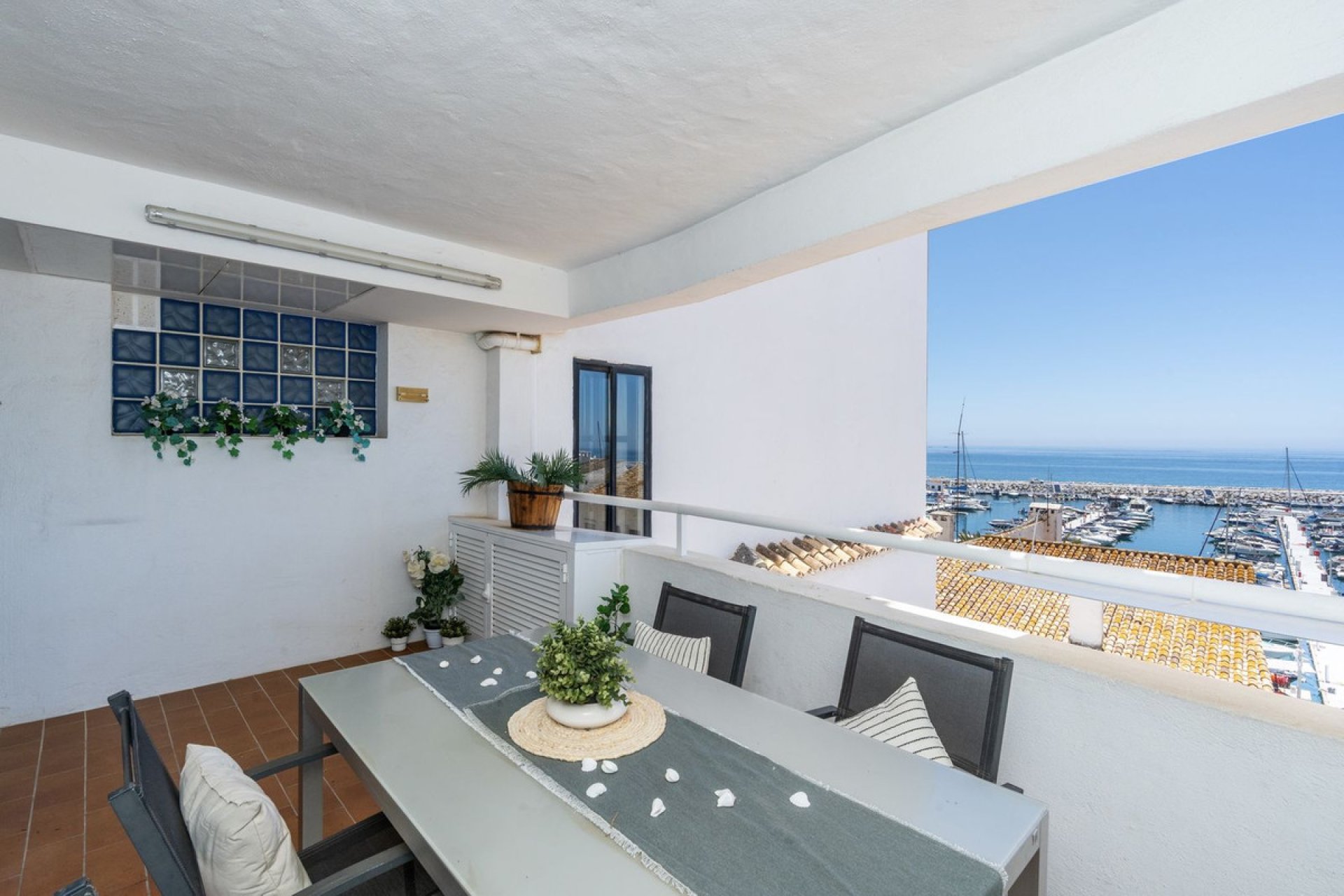 Resale - Apartment - Top Floor Apartment - Marbella - Puerto Banús