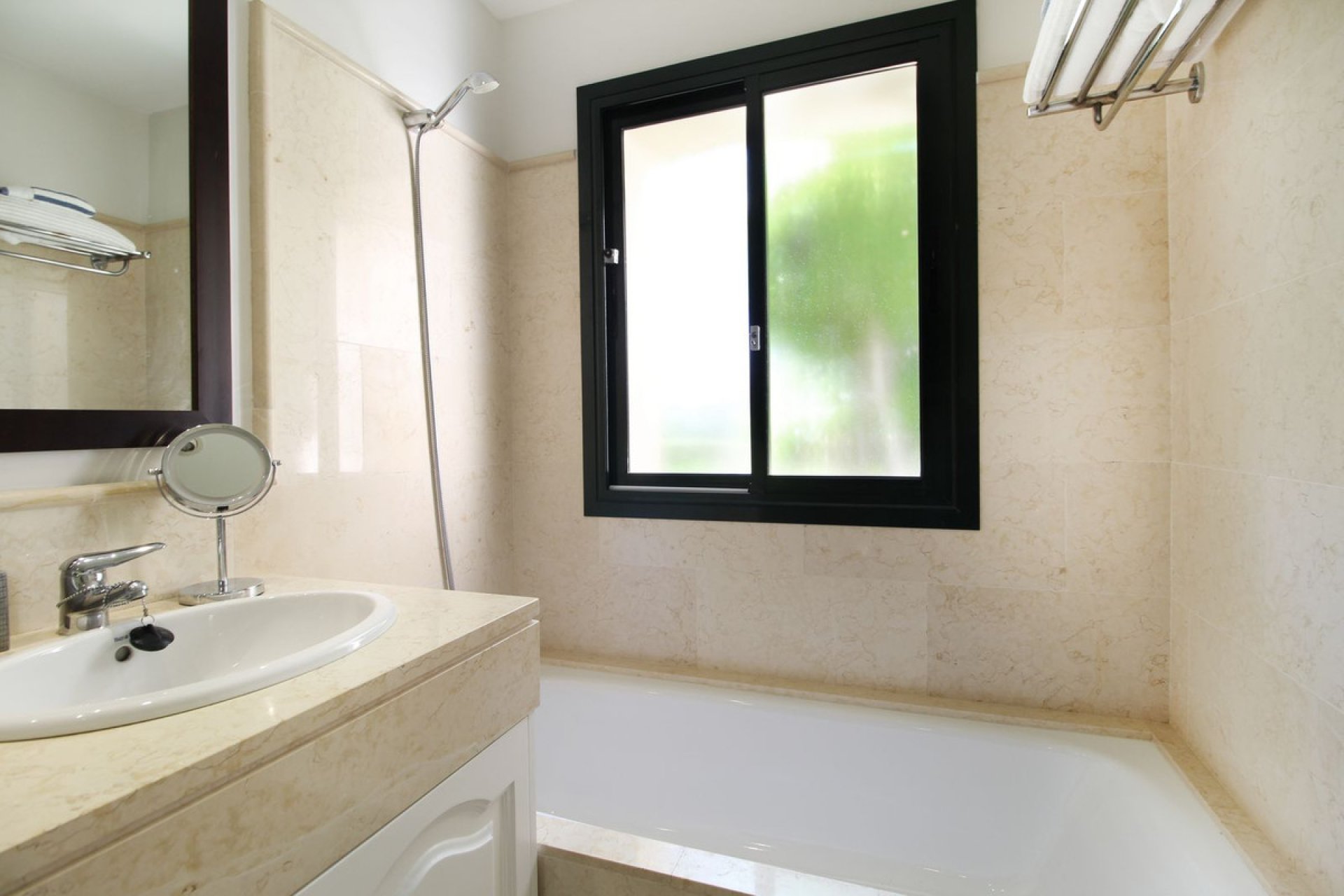 Resale - Ground floor apartment - Benahavís - Benahavís Centro