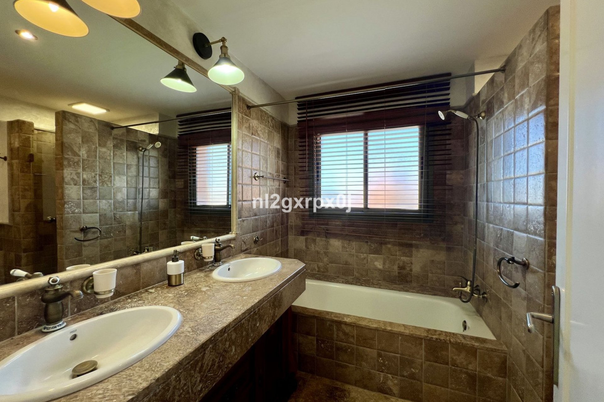 Resale - Ground floor apartment - Benahavís - Benahavís Centro