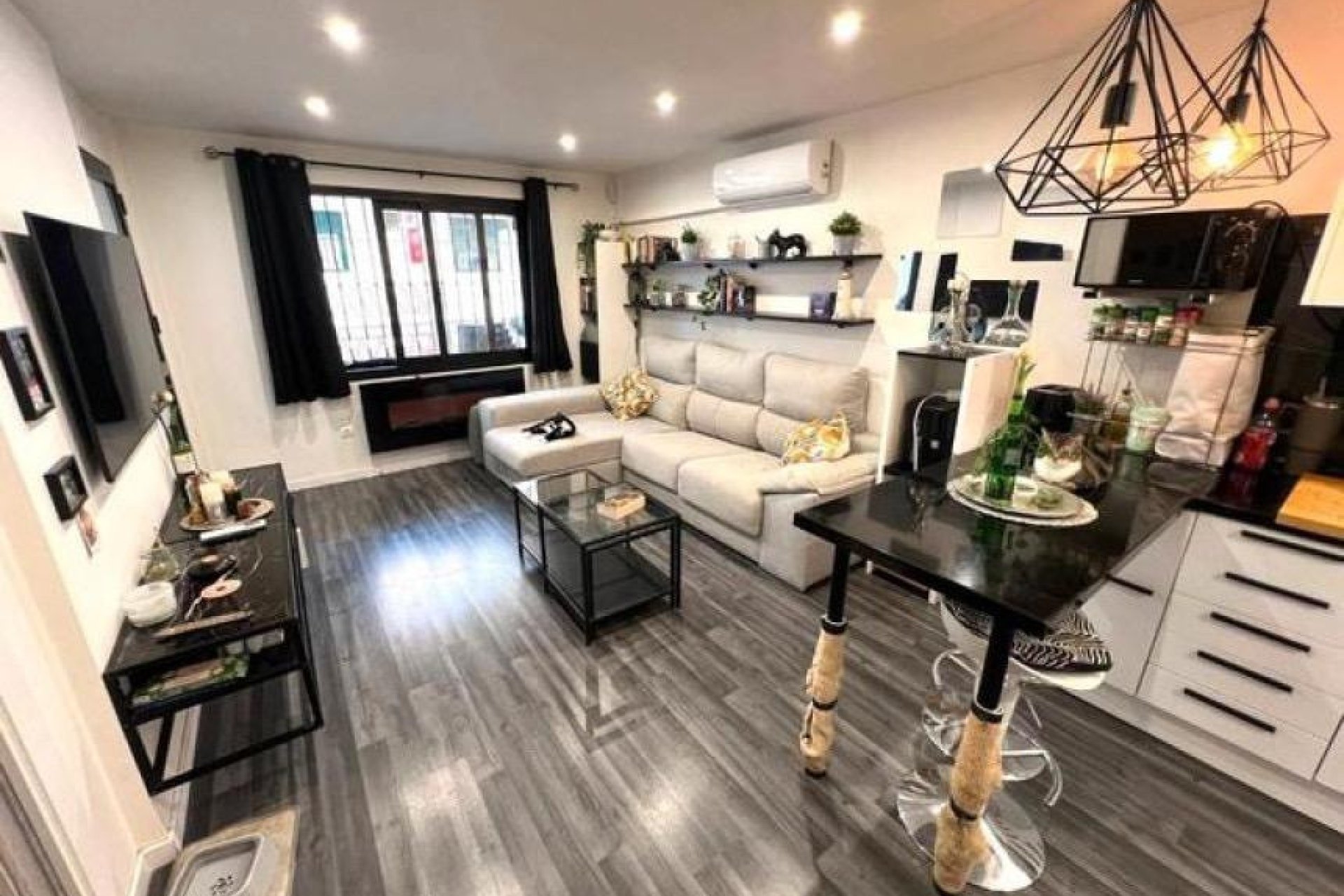 Resale - Ground floor apartment - Benalmádena - Benalmadena Centro