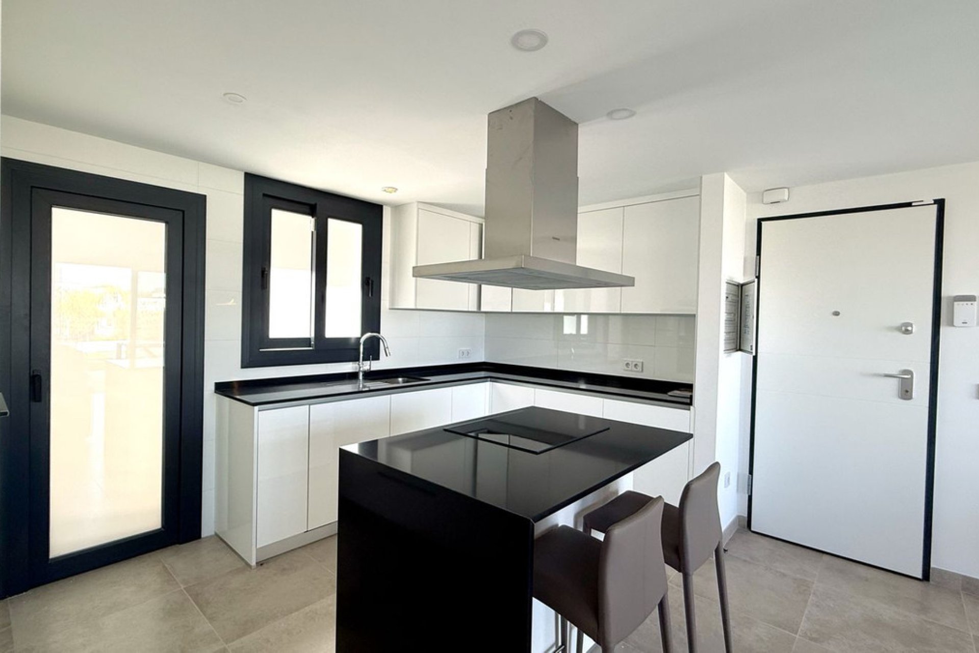 Resale - Ground floor apartment - Estepona - Atalaya