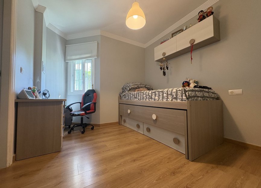 Resale - Ground floor apartment - Estepona - Atalaya