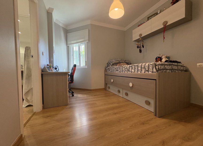 Resale - Ground floor apartment - Estepona - Atalaya