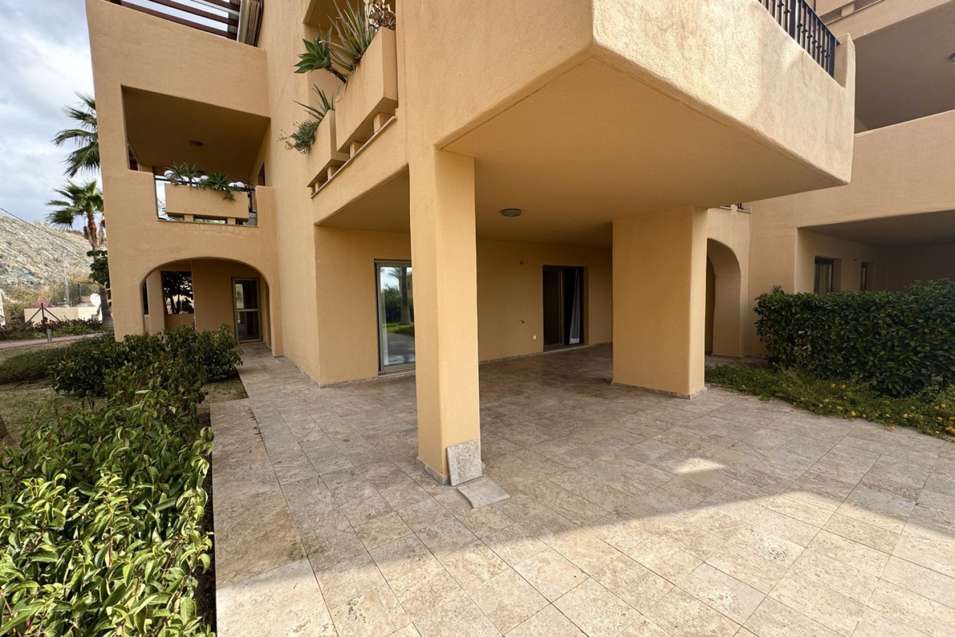 Resale - Ground floor apartment - Estepona - Atalaya