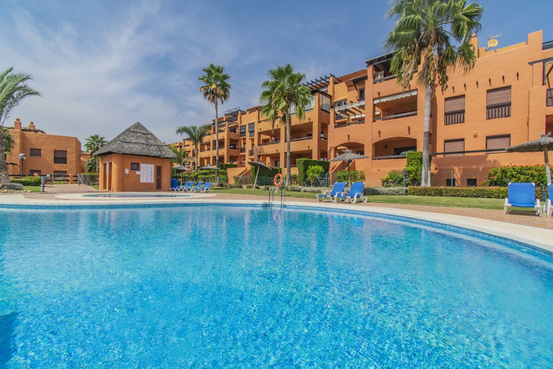 Resale - Ground floor apartment - Estepona - Atalaya