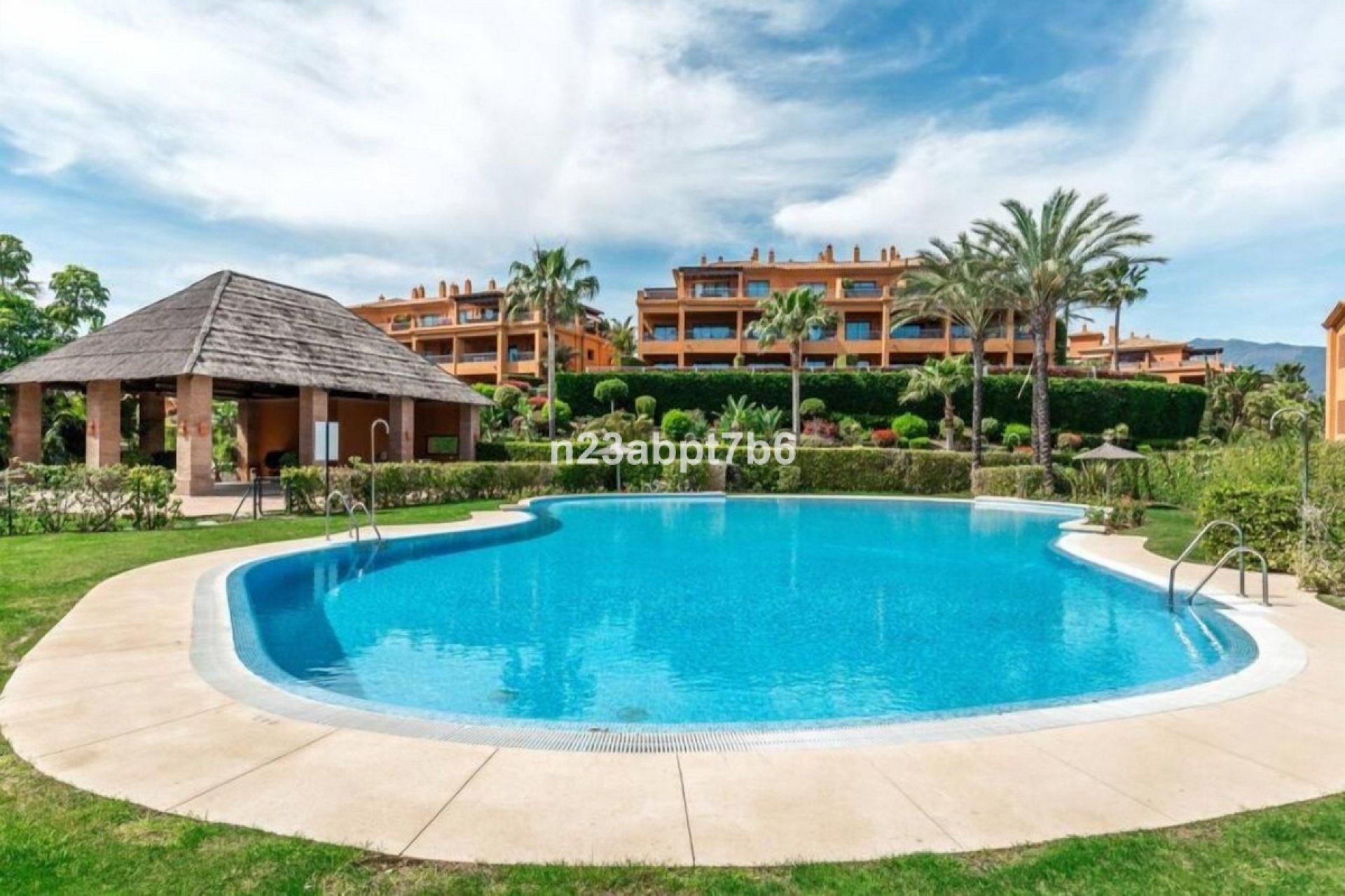 Resale - Ground floor apartment - Estepona - Atalaya