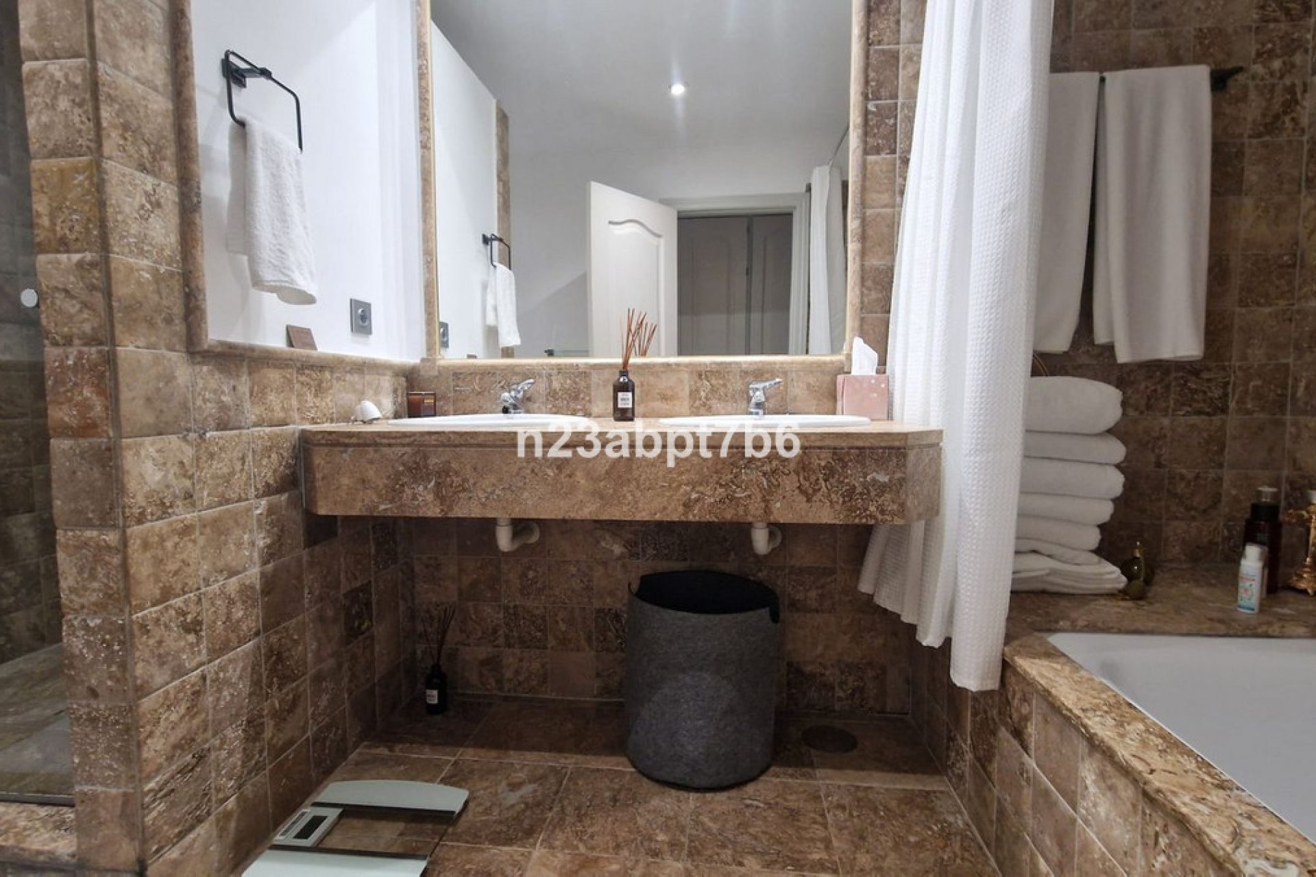 Resale - Ground floor apartment - Estepona - Atalaya