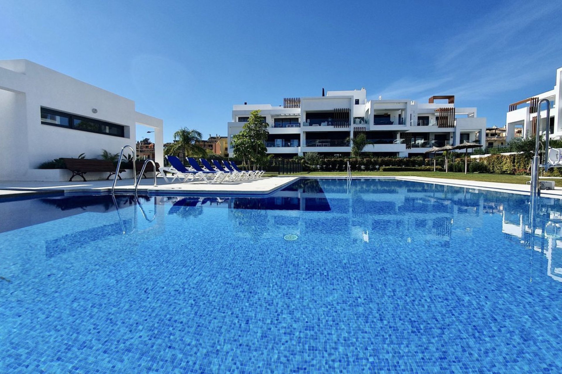 Resale - Ground floor apartment - Estepona - Bel Air