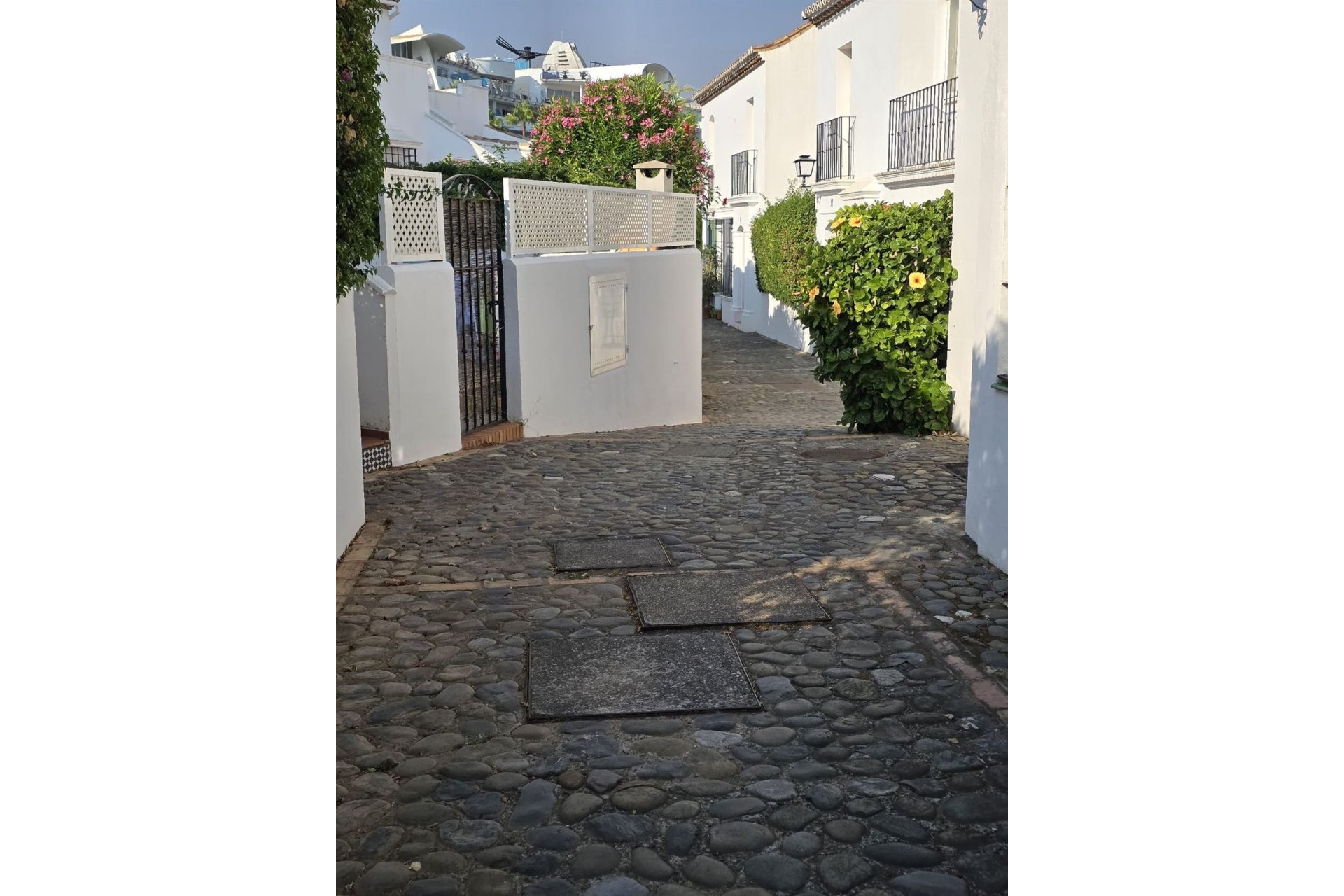 Resale - Ground floor apartment - Estepona - Benamara