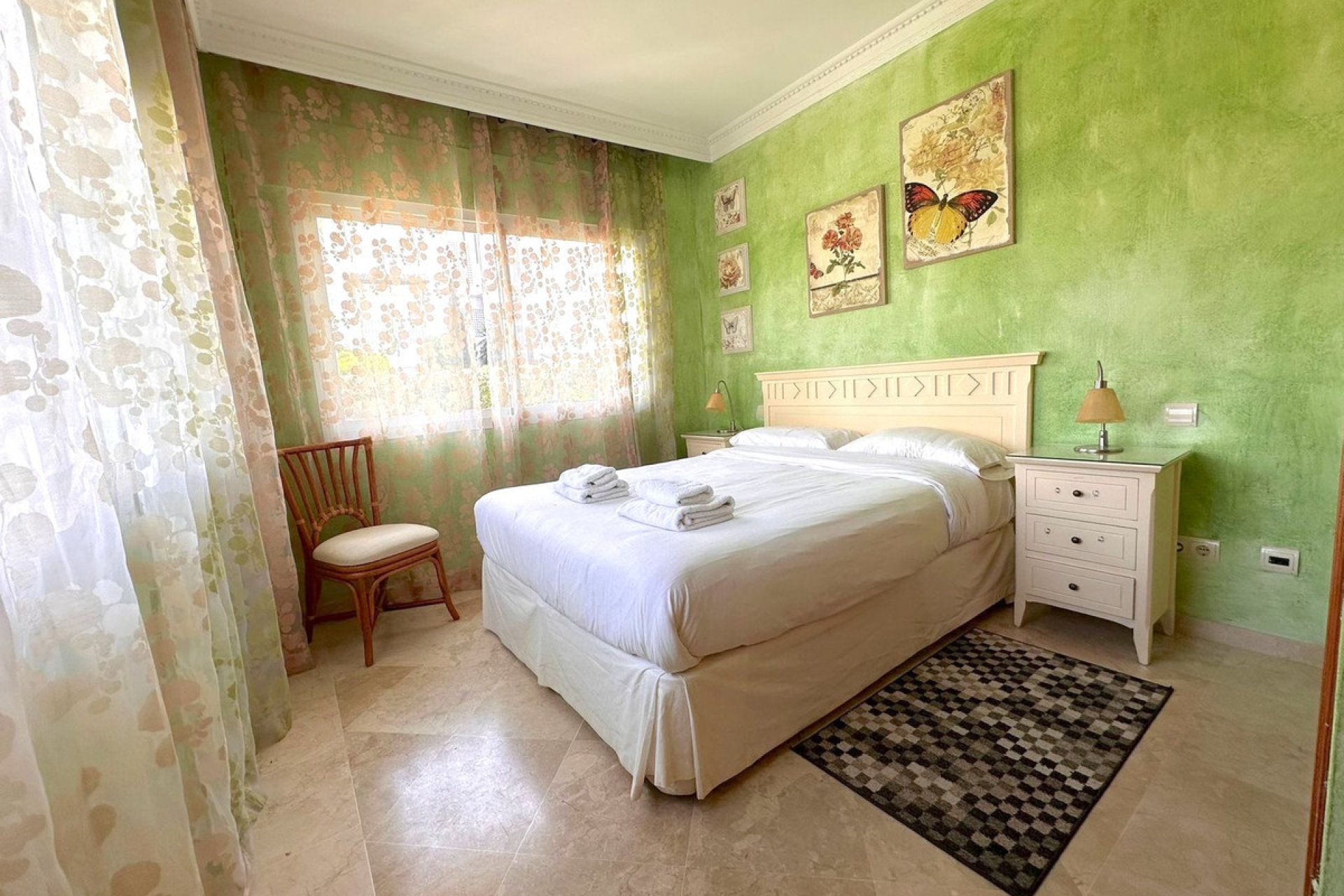 Resale - Ground floor apartment - Estepona - Costalita